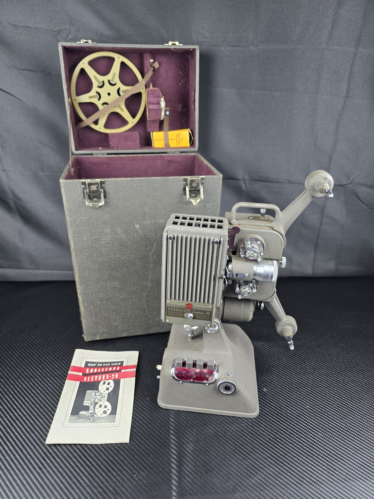 VINTAGE 1940 KODASCOPE SIXTEEN 20 WITH KODAK CASE MOVIE PROJECTOR 16 mm
