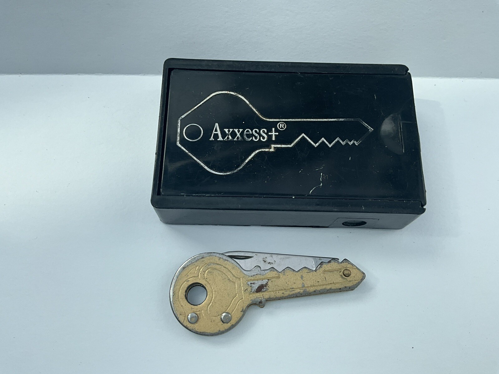Vintage Axxess Magnetic Hide-A-Key Box