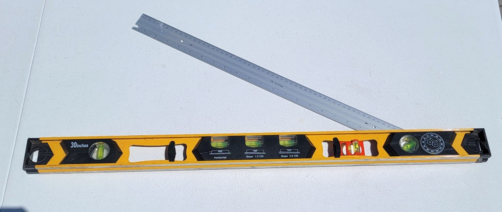 30" CEN-TECH Angle Ruler Protractor Spirit Level Scaffolding Builder Level-