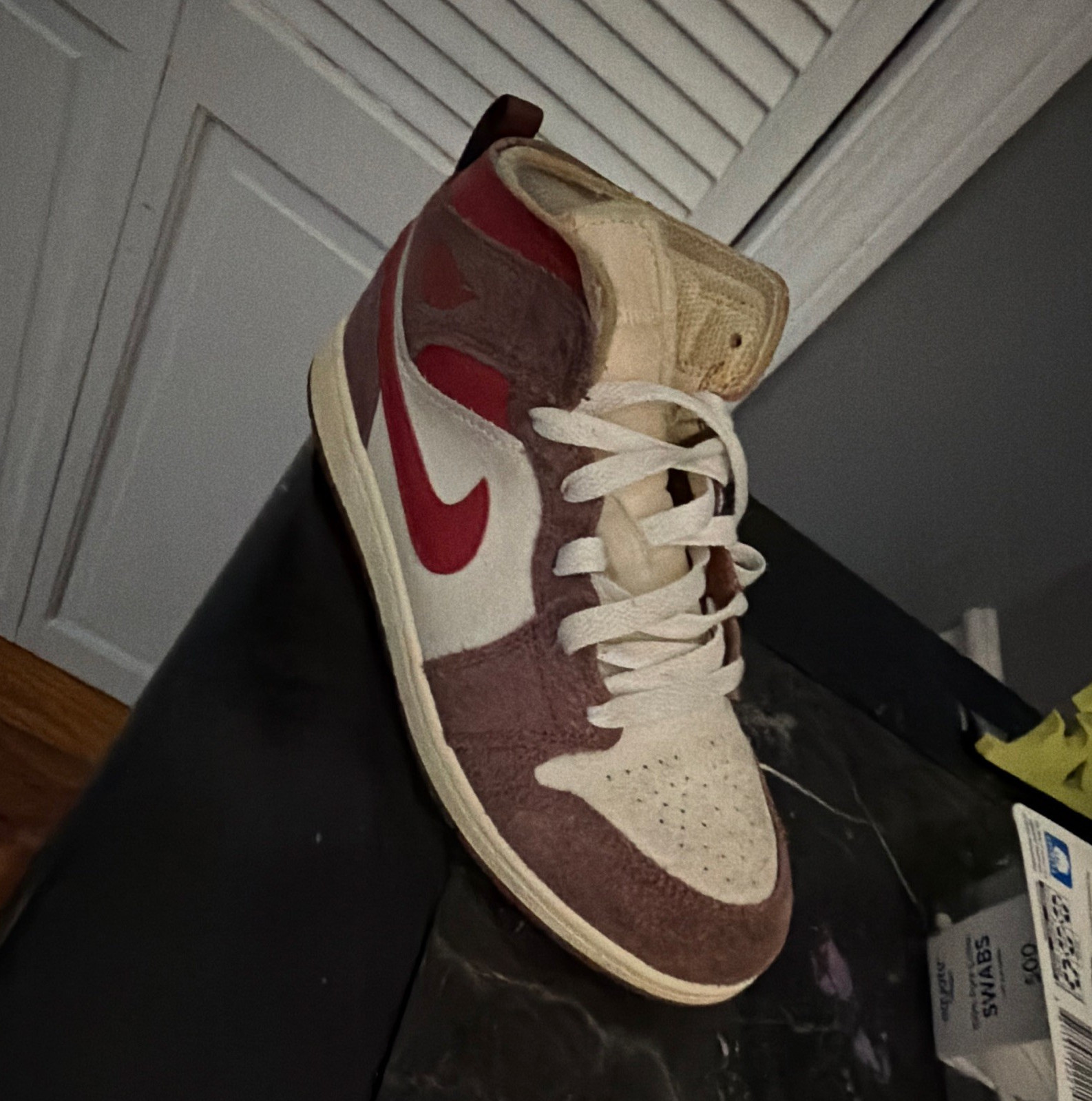 Nike Men’s Colorblock Sneaker Mid Top Lace-Up Red White Brown Athletic