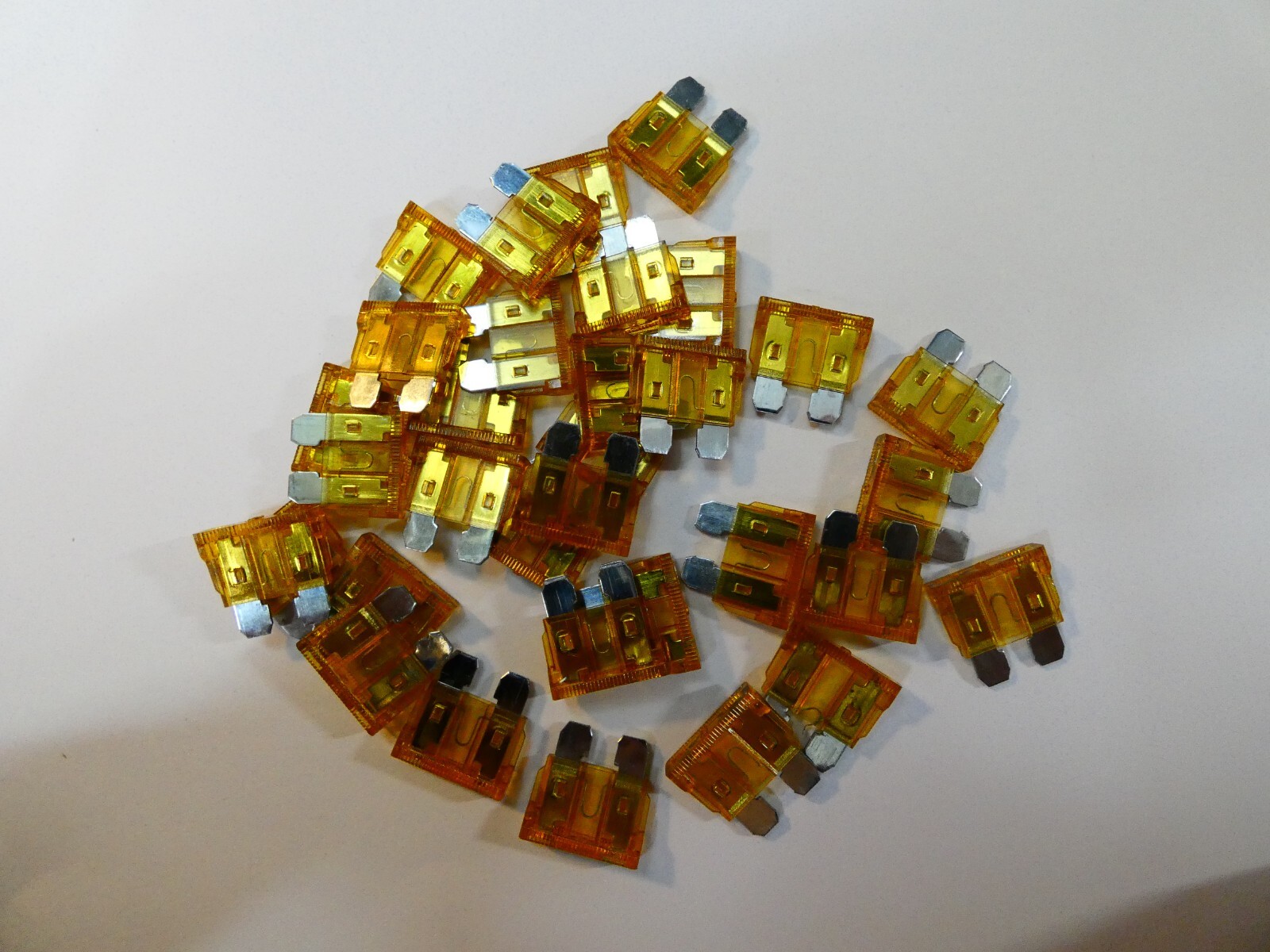 10 X 5amp STANDARD BLADE CAR VAN BIKE TRUCK AUTO FUSES 5A BLADE FUSES (L23)