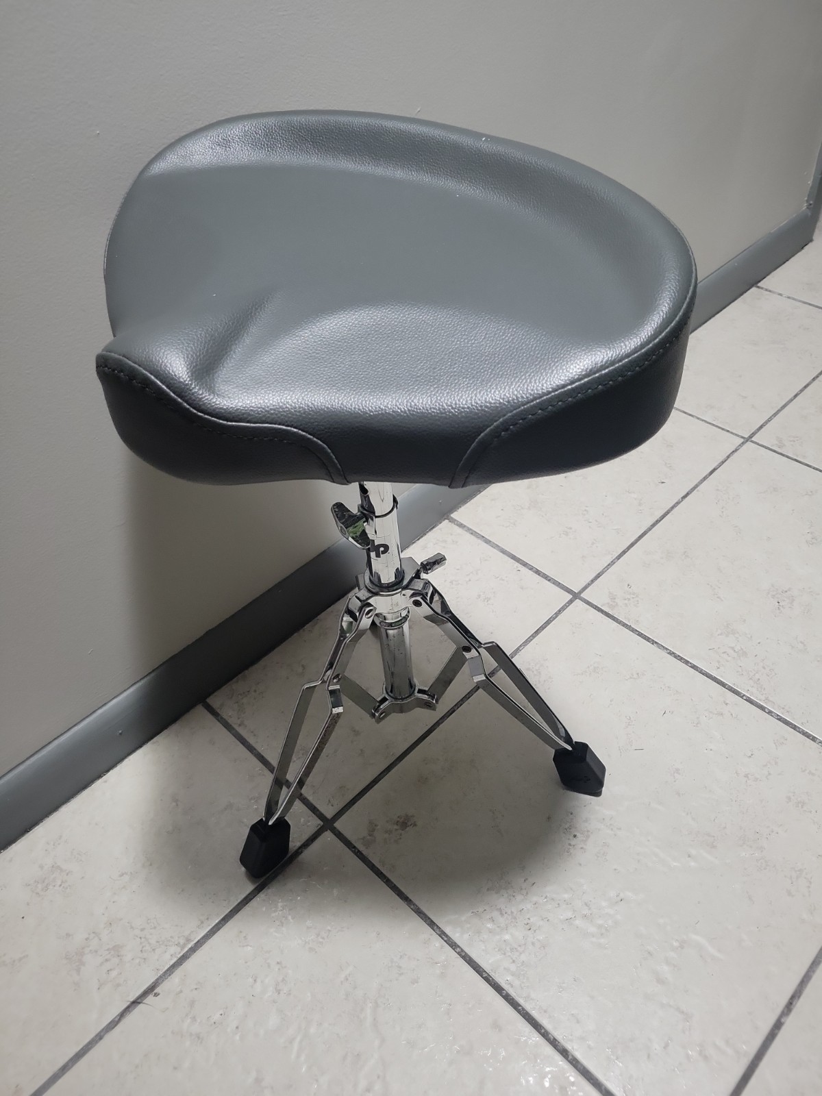 PDP by DW - Gravity Series - Lightweight Saddle Seat Drum Throne - Gray #3J6