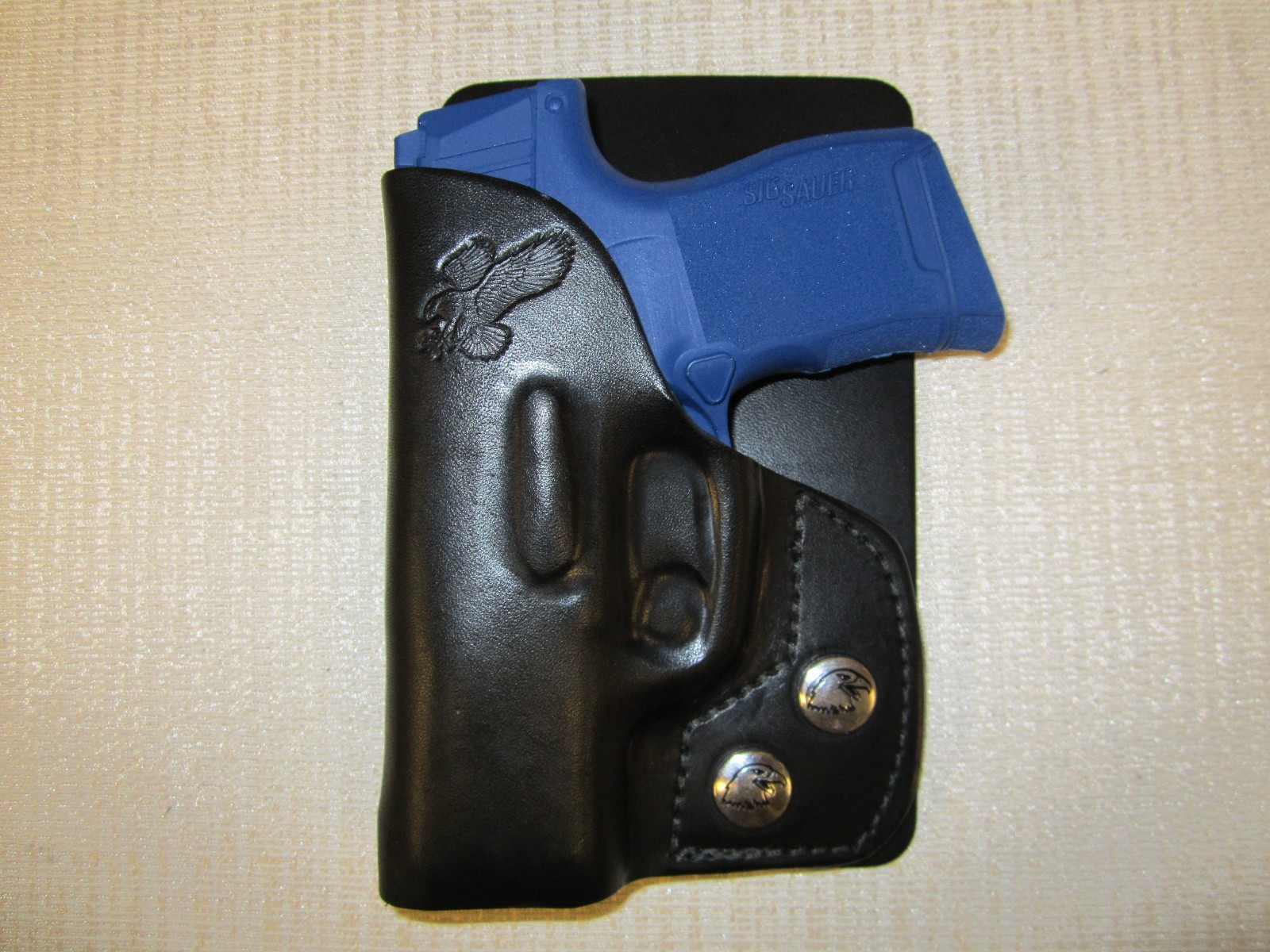 Fits SIG  P365,9mm leather right hand, wallet and pocket holster