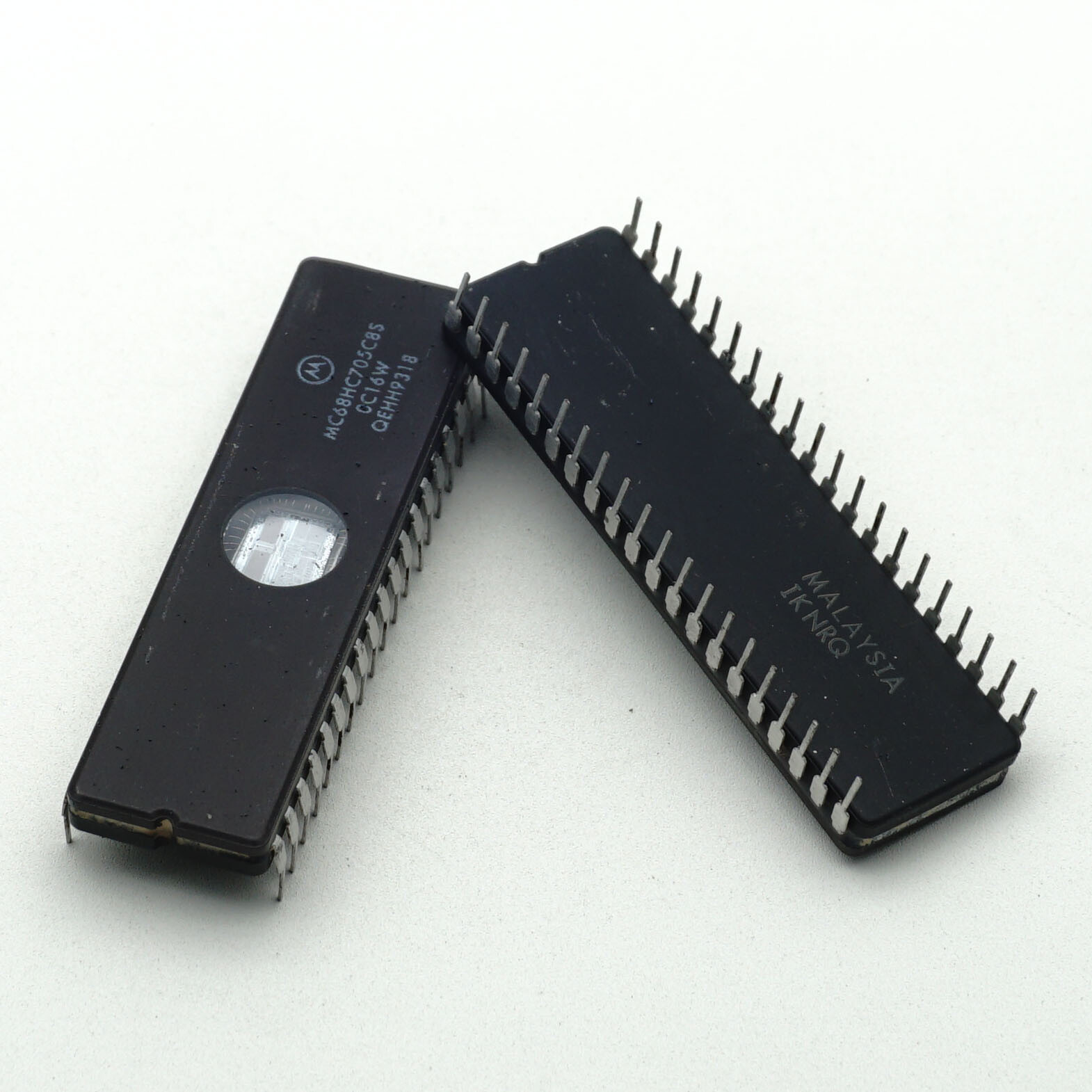 Motorola MC68HC705C8S 8-Bit Microcontroller Unit CDIP40 x 2PCS