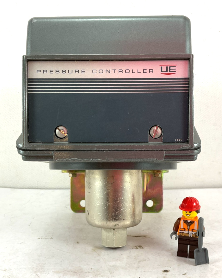 J300 United Electric Controls Co.*NOS* Pressure Controller Model 144