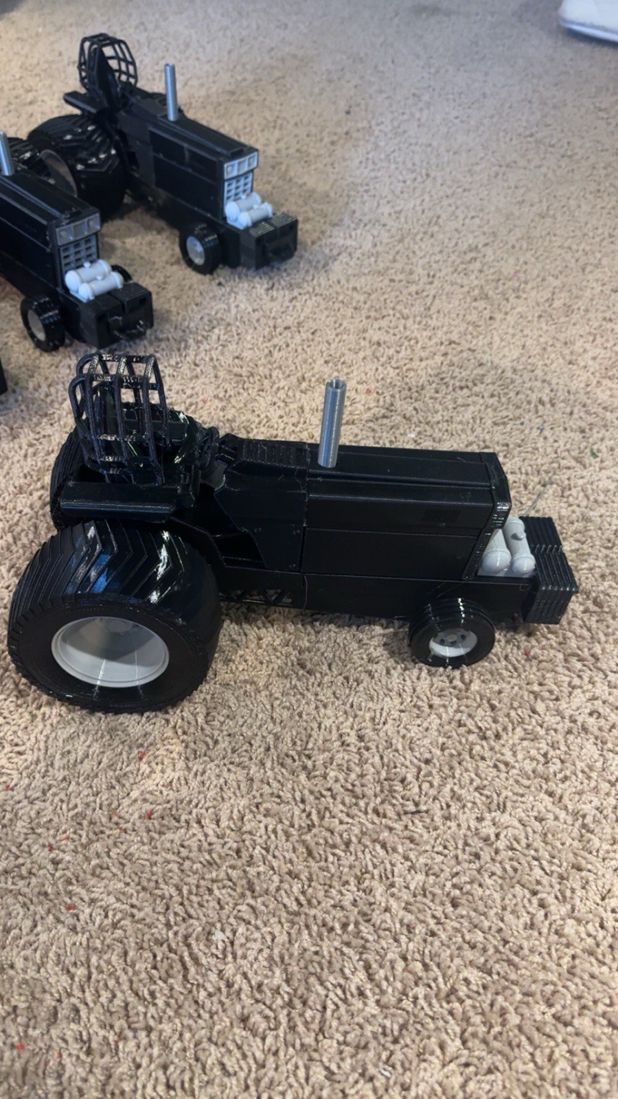 1/16th Pulling Tractors red & Black