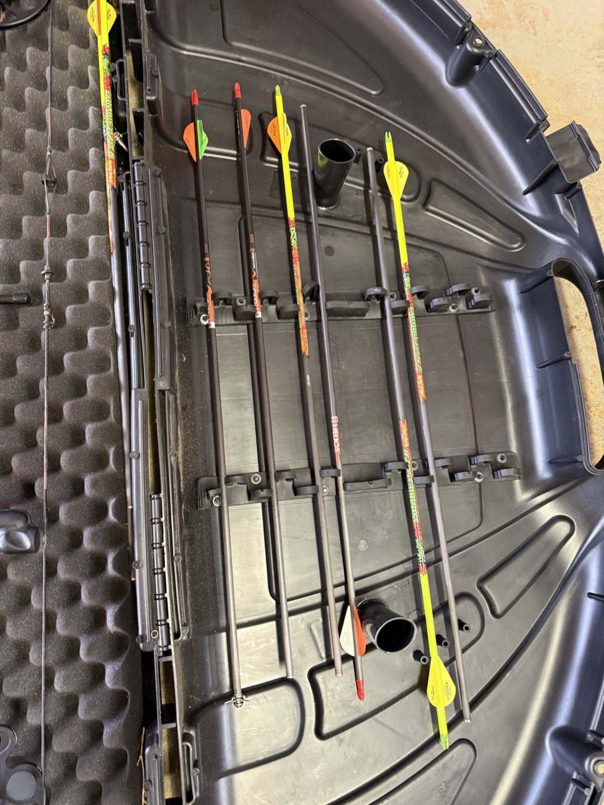 Bear Archery Attitude Compound Bow 60lb 27 Draw Length Right Hand