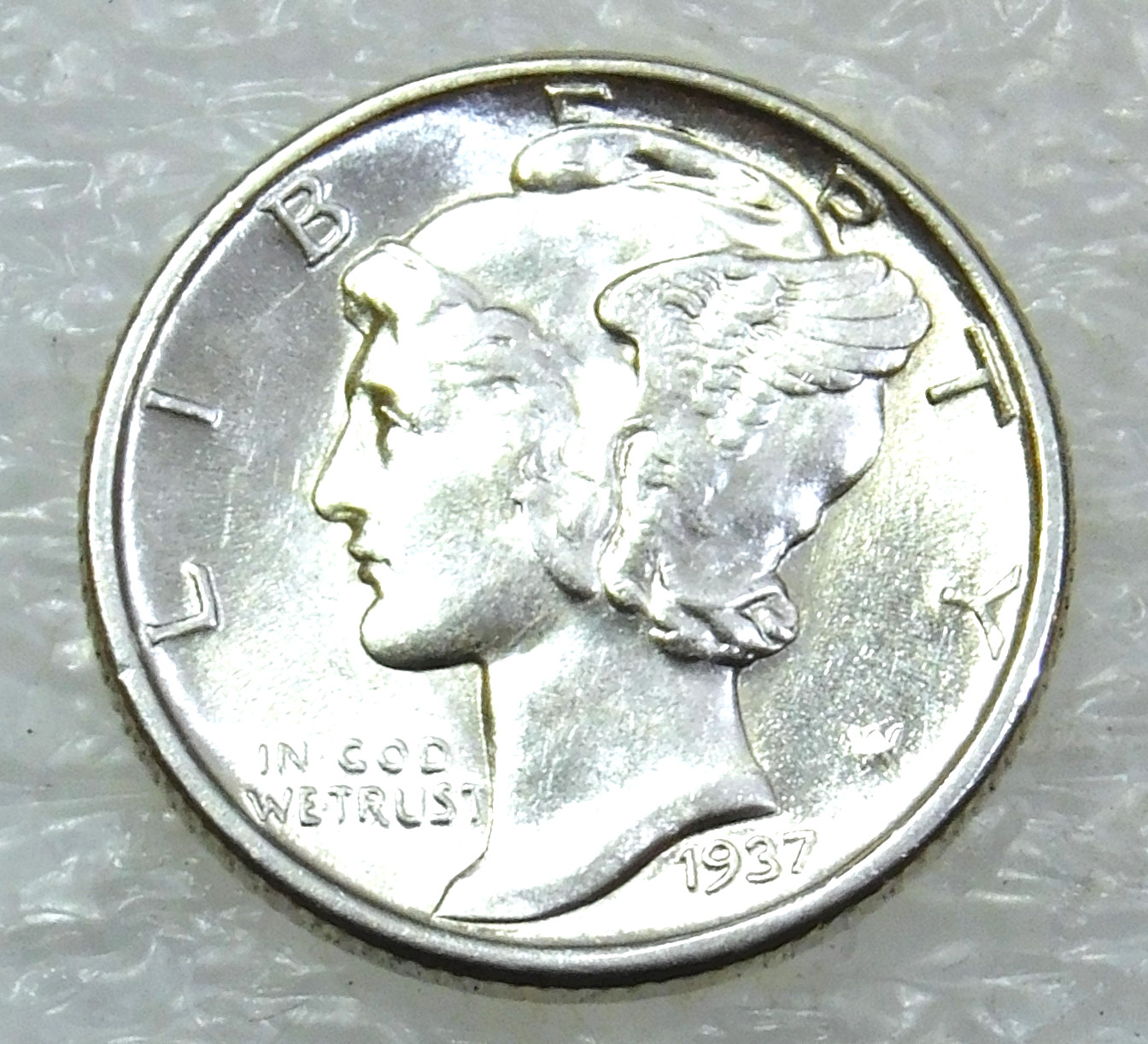 1937 Mercury Dime Choice BU Frosty White Luster in saflip #W253