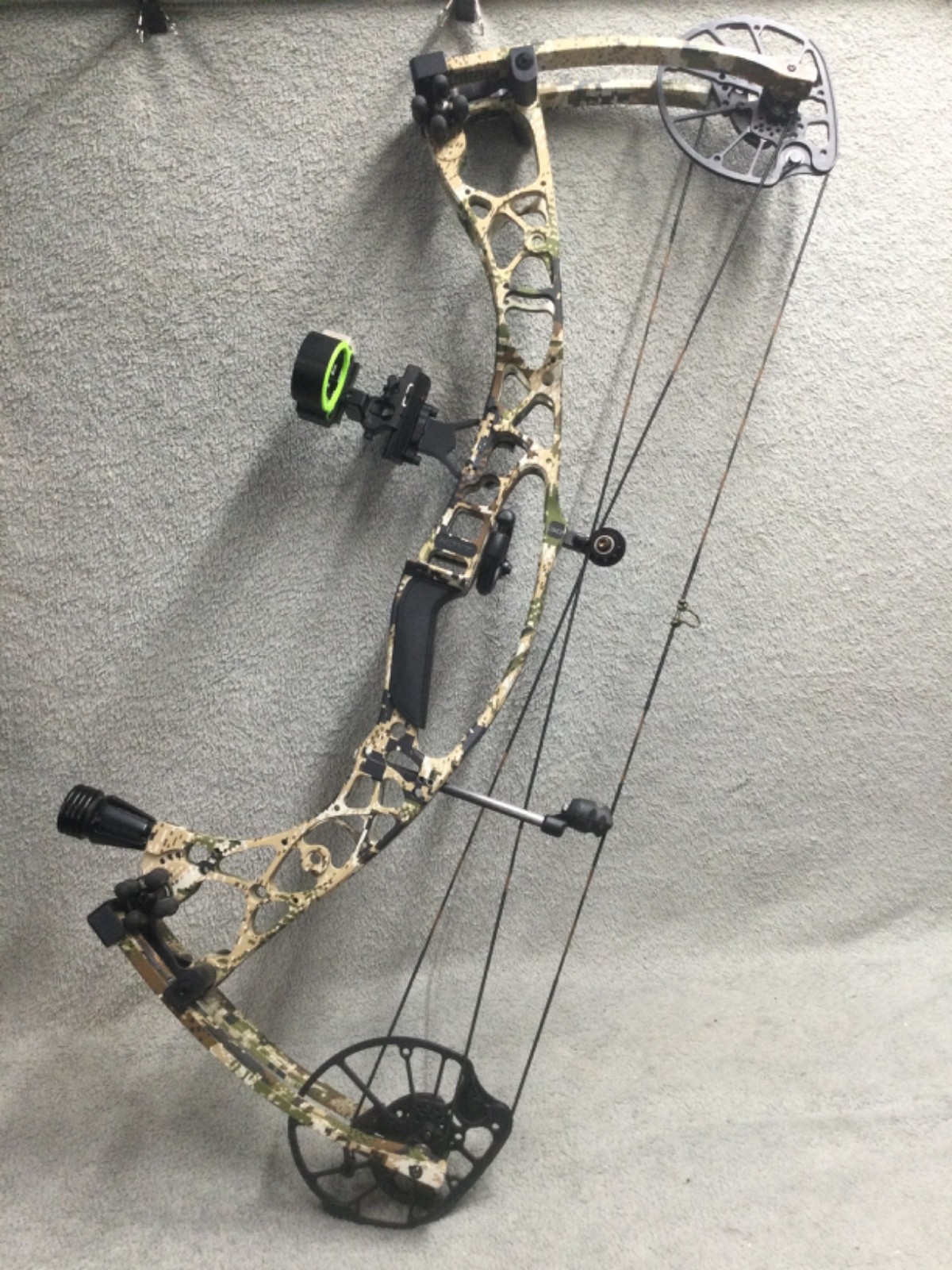 Hoyt Alpha X 30 Sitka Camouflage Easy to Adjust HBX Xact Dual Cams RH