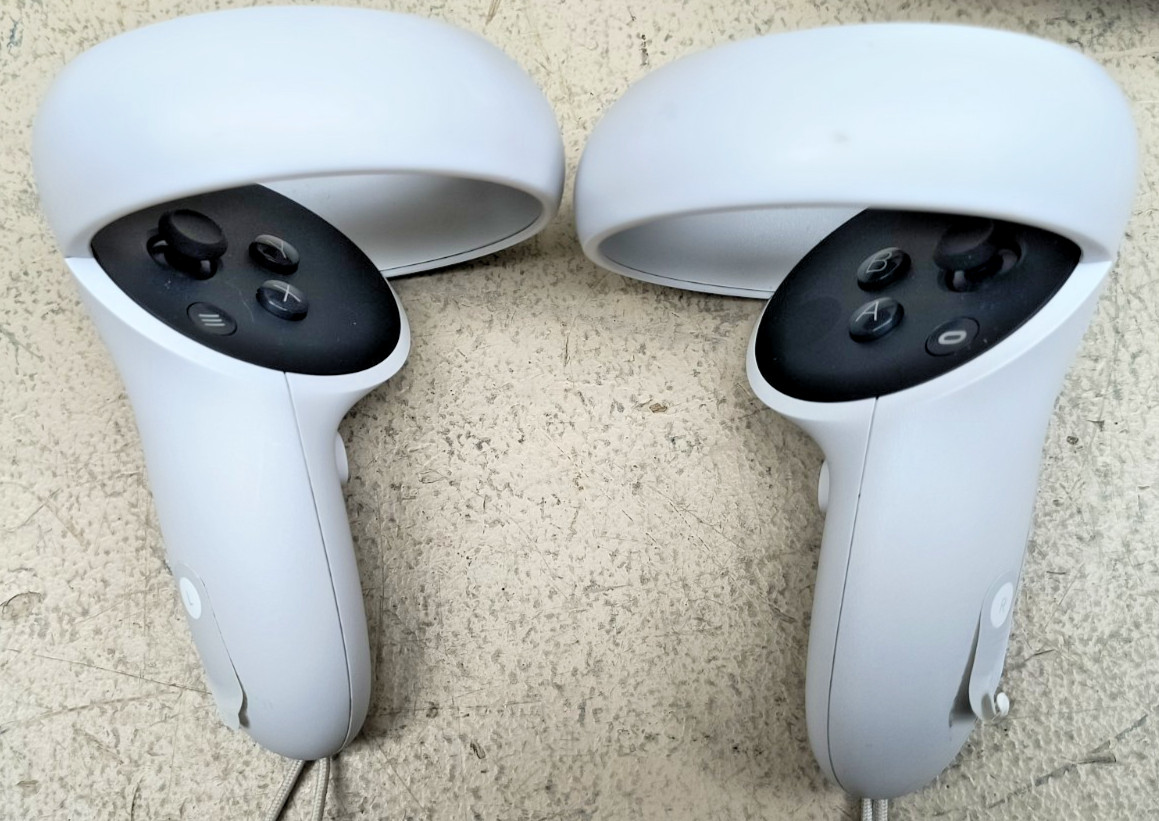Oculus Quest 2 VR Headset 256GB Combo Decent Shape Case Doesn't Zip Tested Works