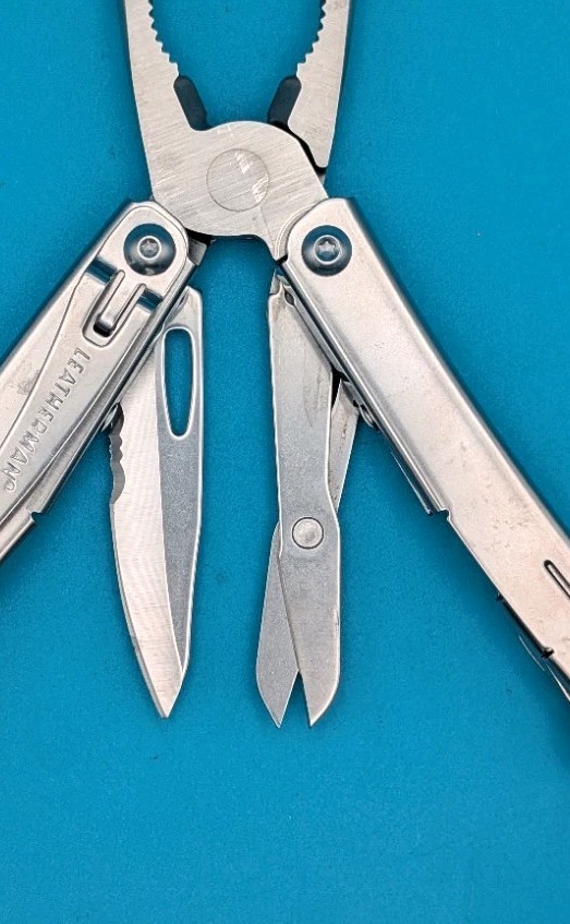 LEATHERMAN WINGMAN MULTI-TOOL! FAST SHIPPING!