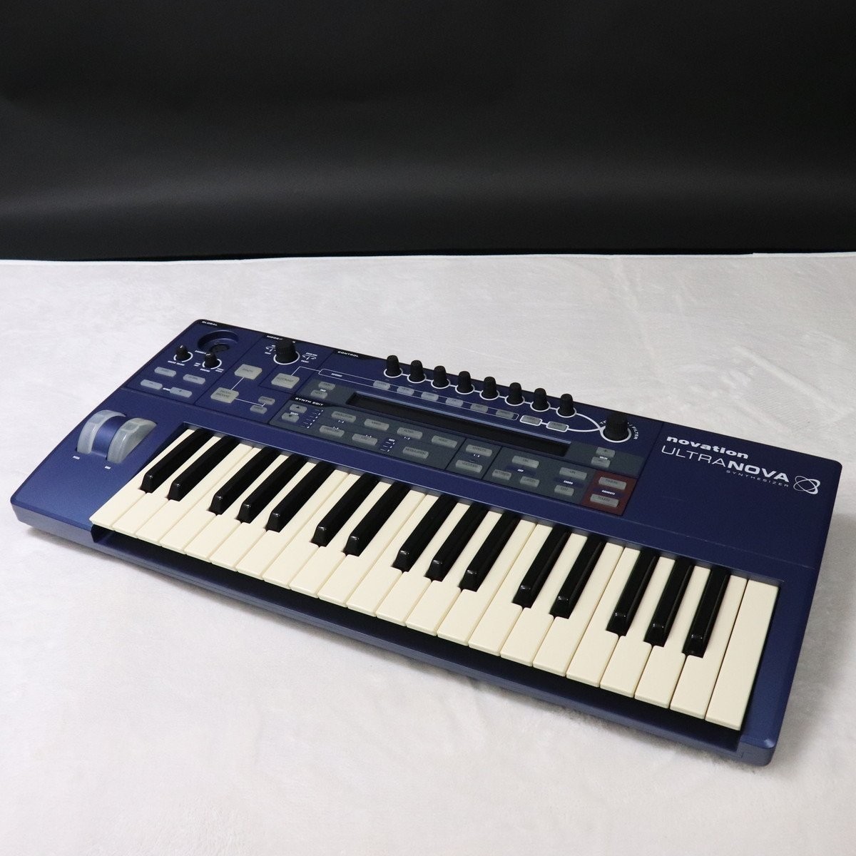 Novation UltraNova 37-Key Synthesizer Digital Analog Modeling w/ Vocoder & Mic