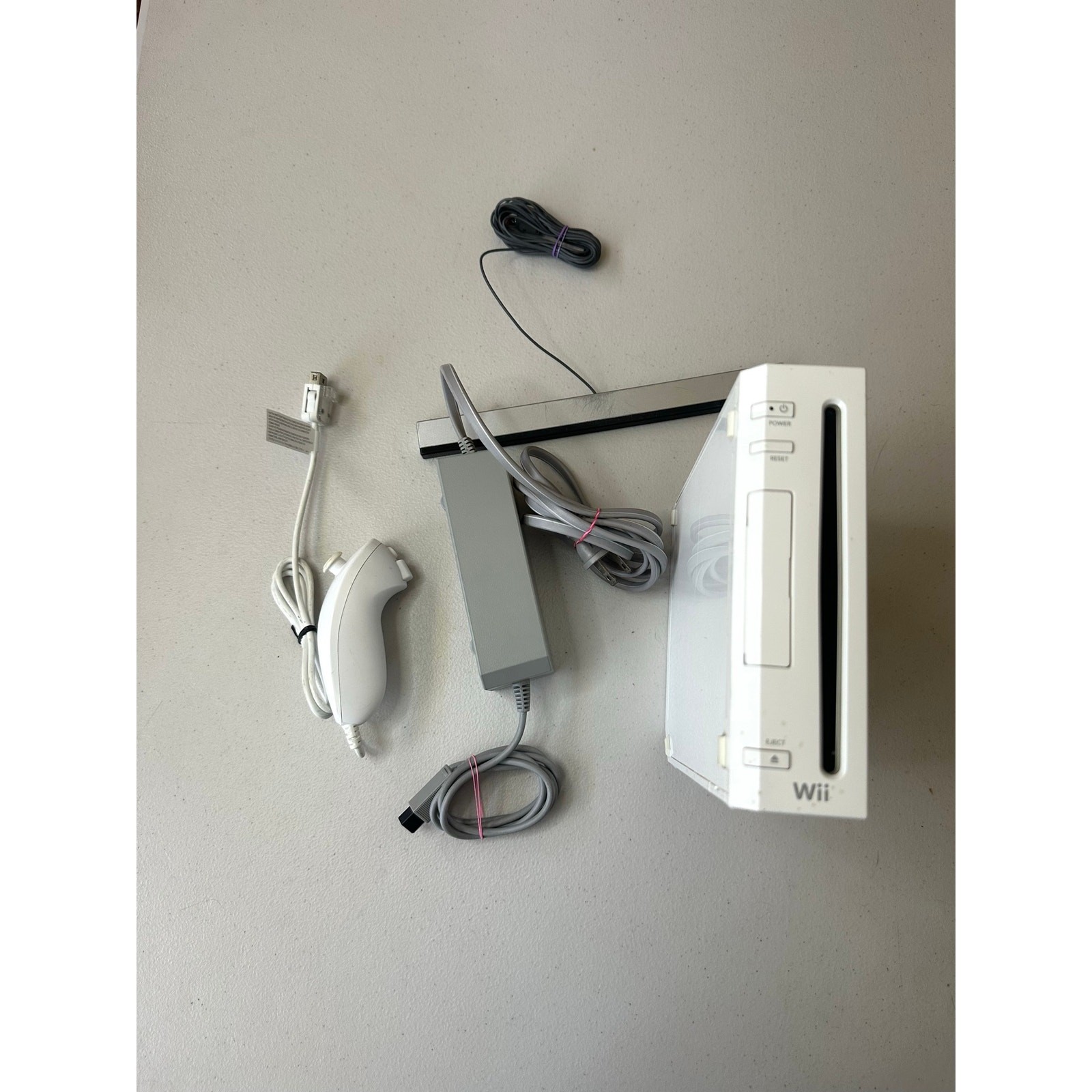 OEM Nintendo Wii White System Bundle Cords Nunchuk NO Remote/AV/ Sensor Bar