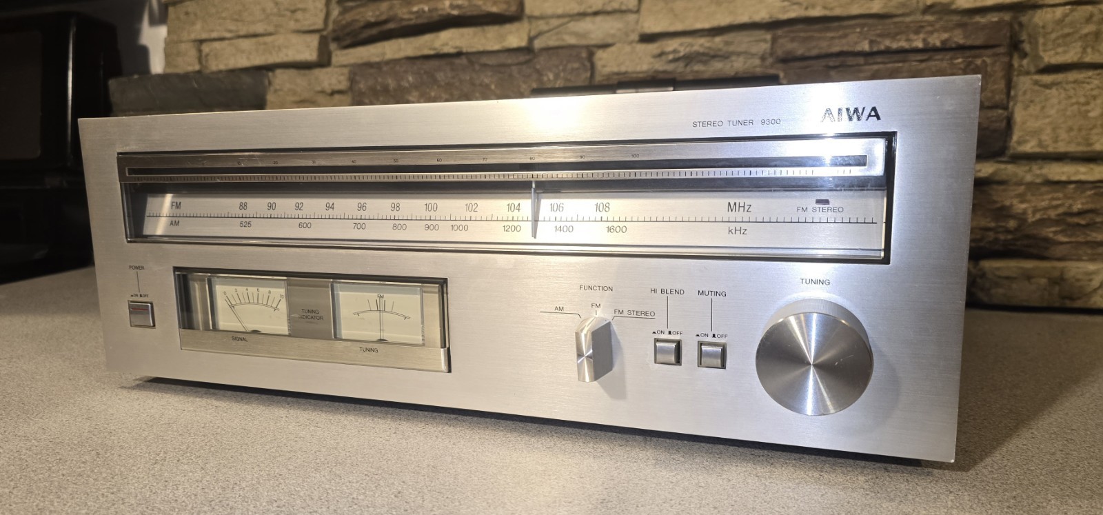 AIWA AT-9300 Stereo Tuner -  working Retro/Vintage
