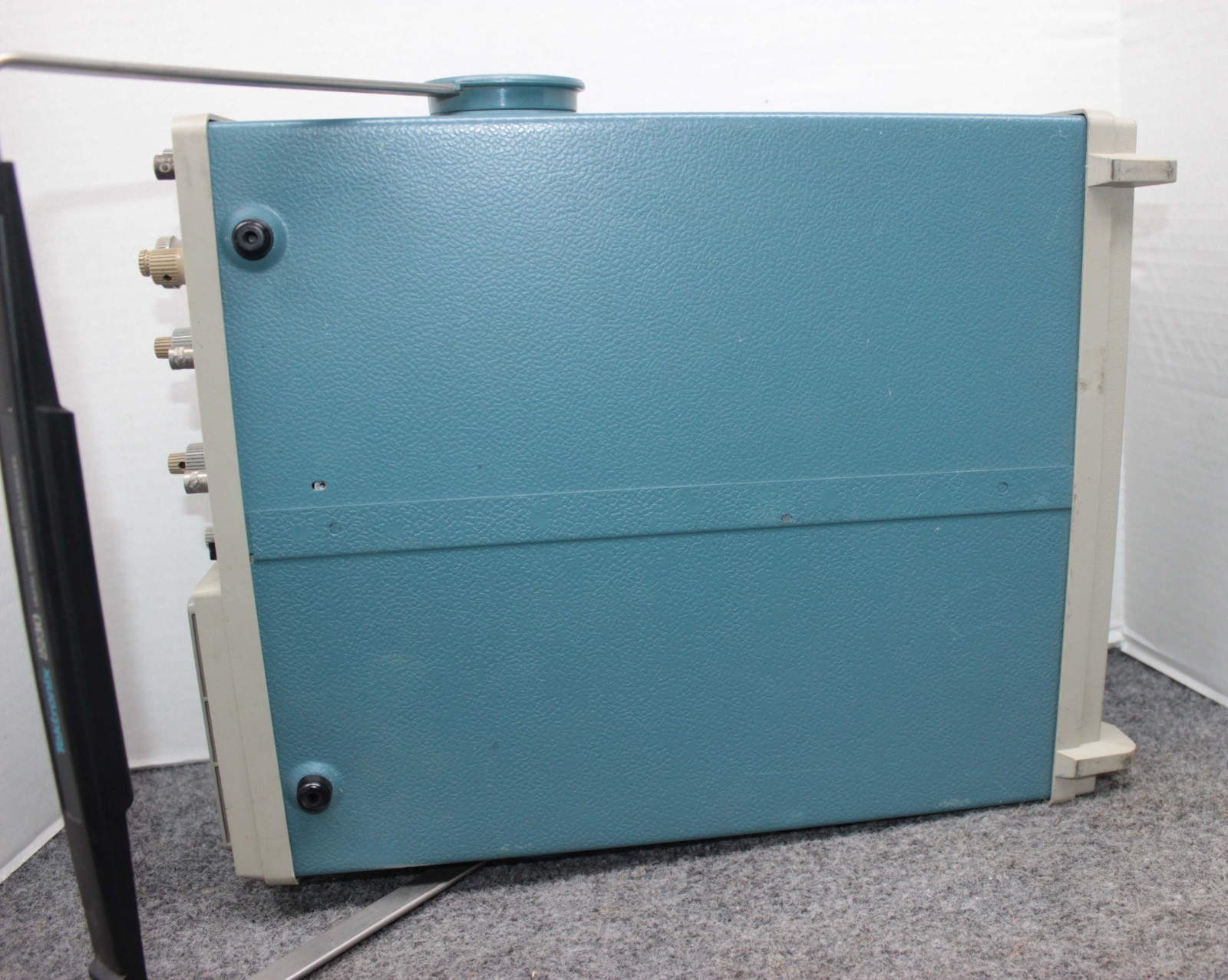 TEKTRONIX 2230 100 MHZ DIGITAL STORAGE OSCILLOSCOPE
