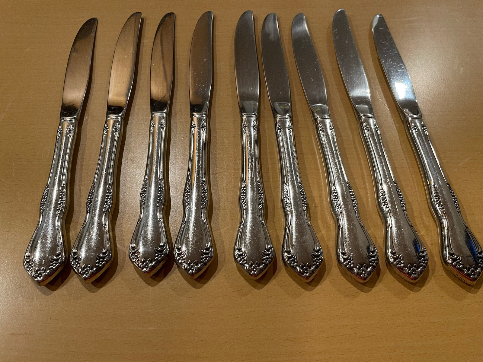 Wm A Rogers Deluxe Stainless MANSFIELD Dinner Knives Lot Of 9