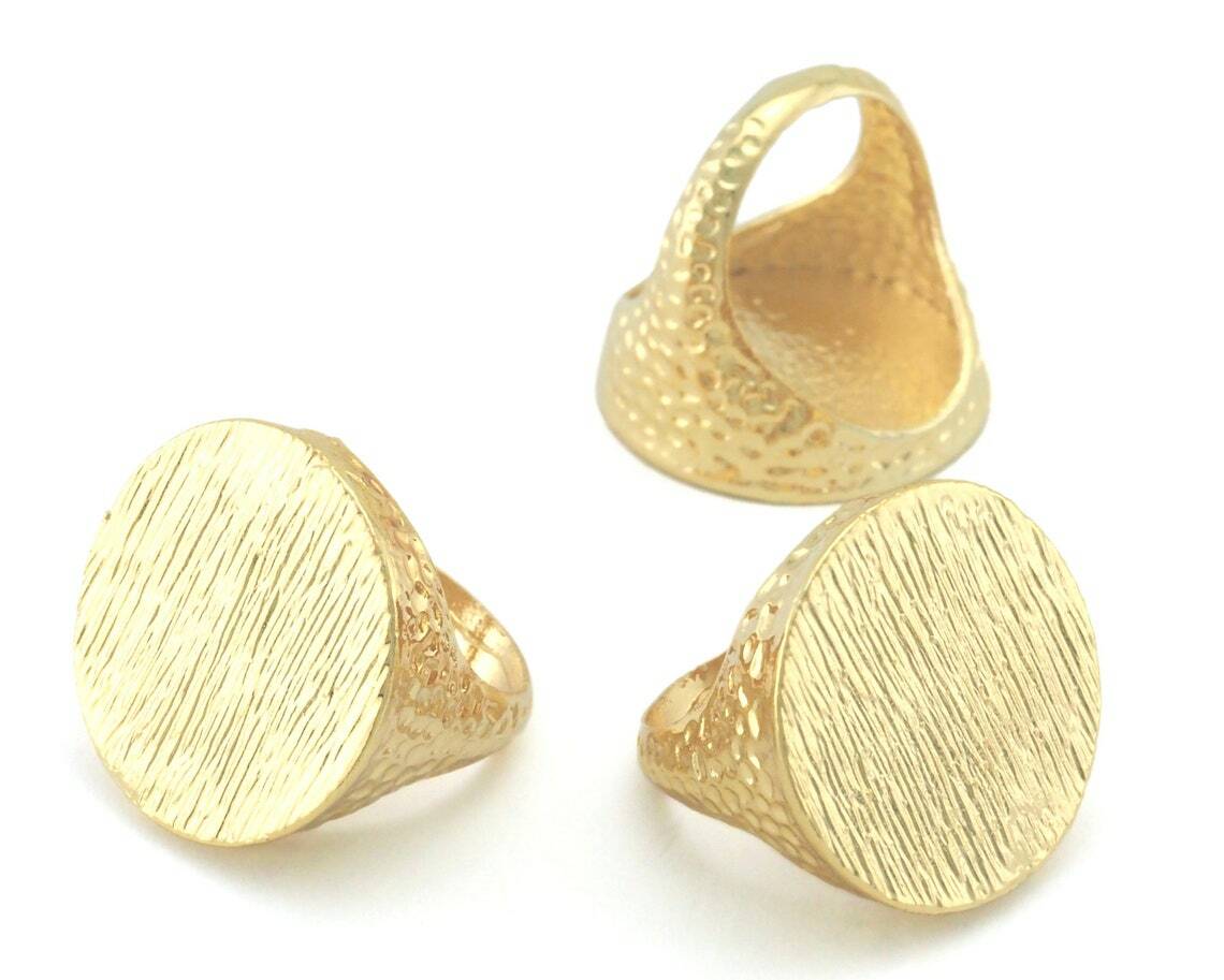 Hammered brushed Signet Ring Blank - Shiny Gold Plated brass (17.5mm 7US 4387