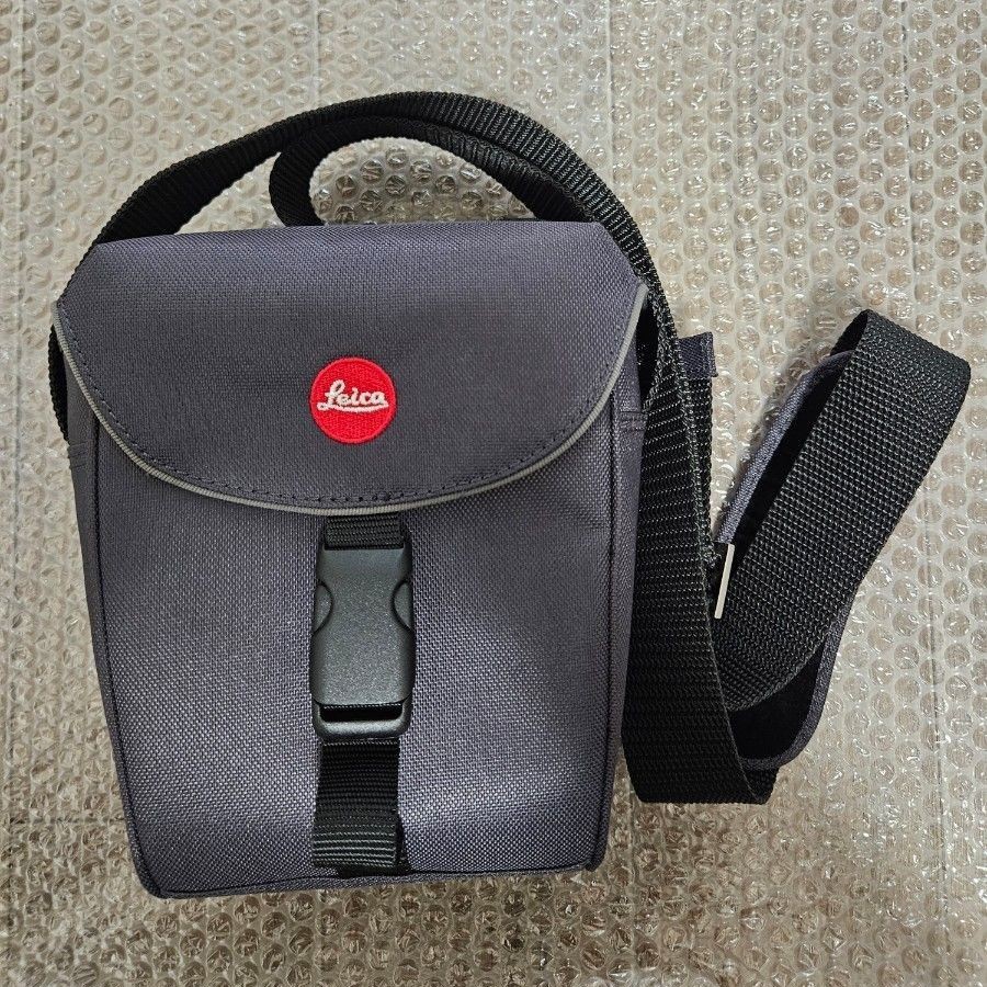 Cordura case for Leica V-LUX 18666 the original box has some damages