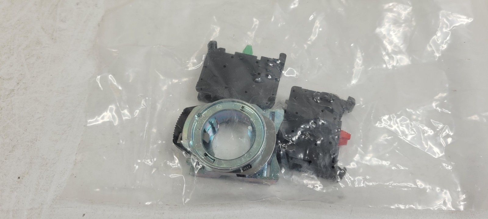 ALLEN-BRADLEY 800FM-KR35MX11 KEY SPRING RETURN SELECTOR SWITCH 3 Position