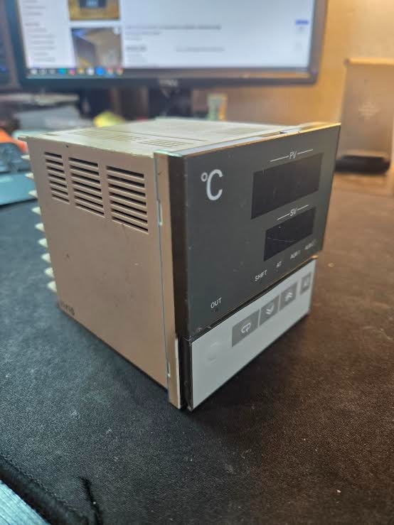 E5AX-VAA OMRON TEMPERATURE CONTROLLER E5AX-VAA IN STOCK SALE  $99