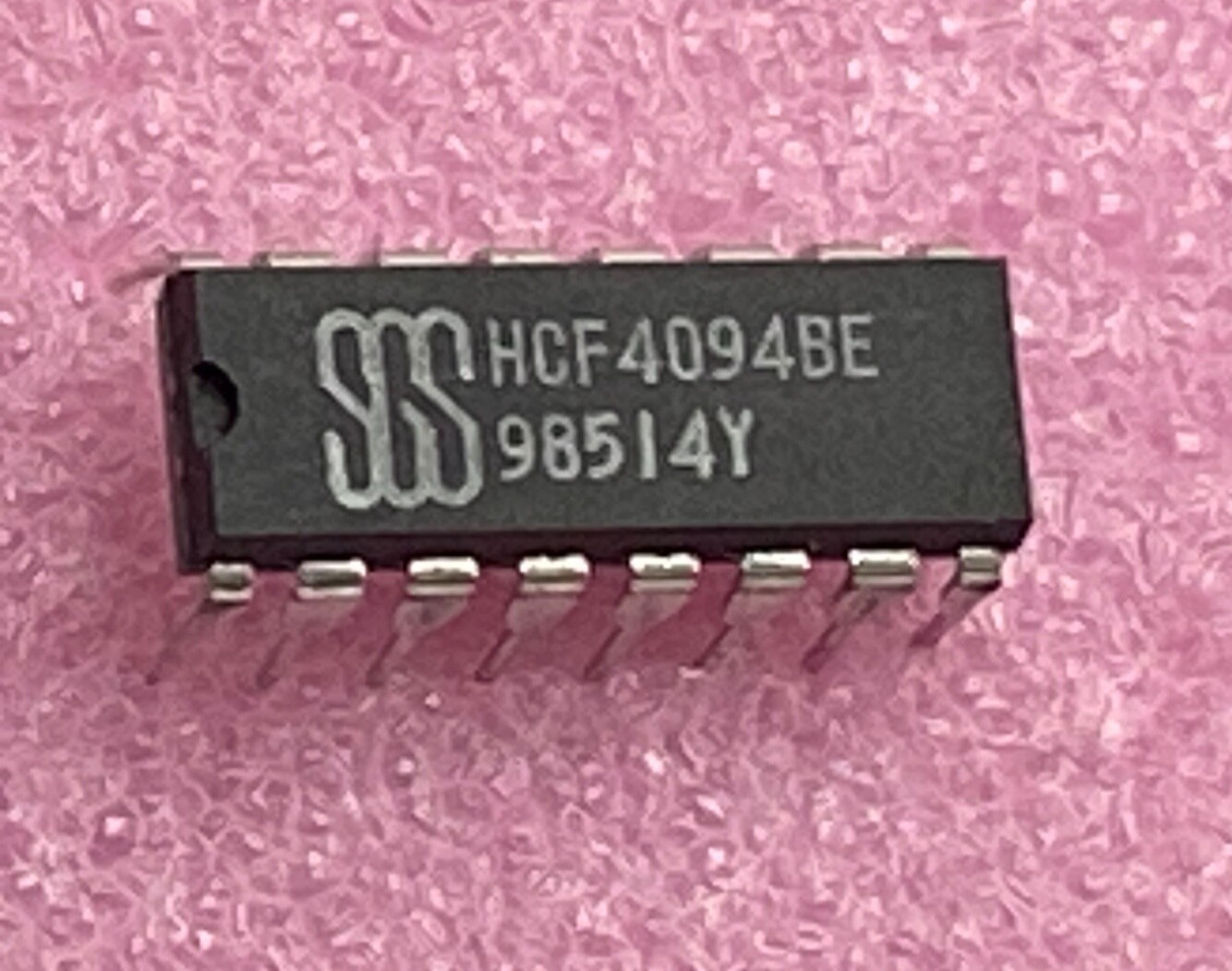 SGS HCF4094BE 8-stage shift-and-store bus register Integrated Circuit