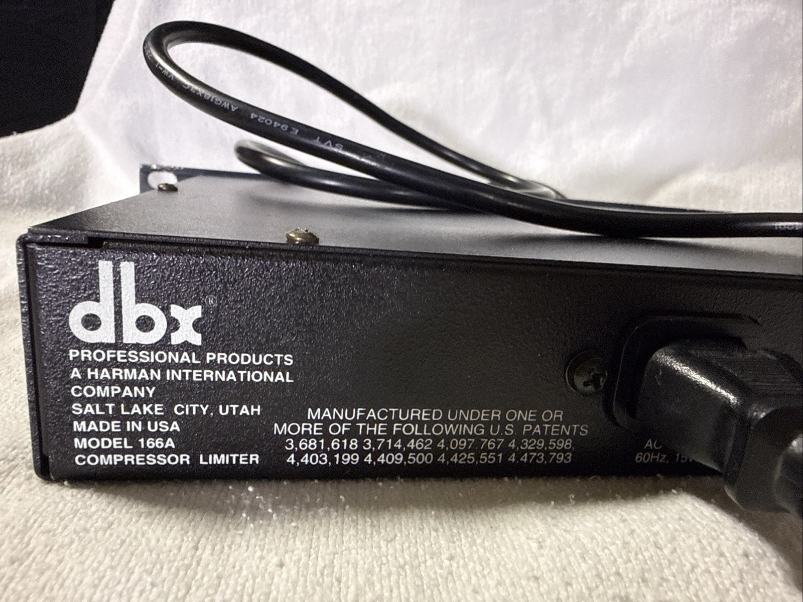 DBX 166 Over Easy Compressor with Gate and Peakstop Gain Reduction Rack Mount