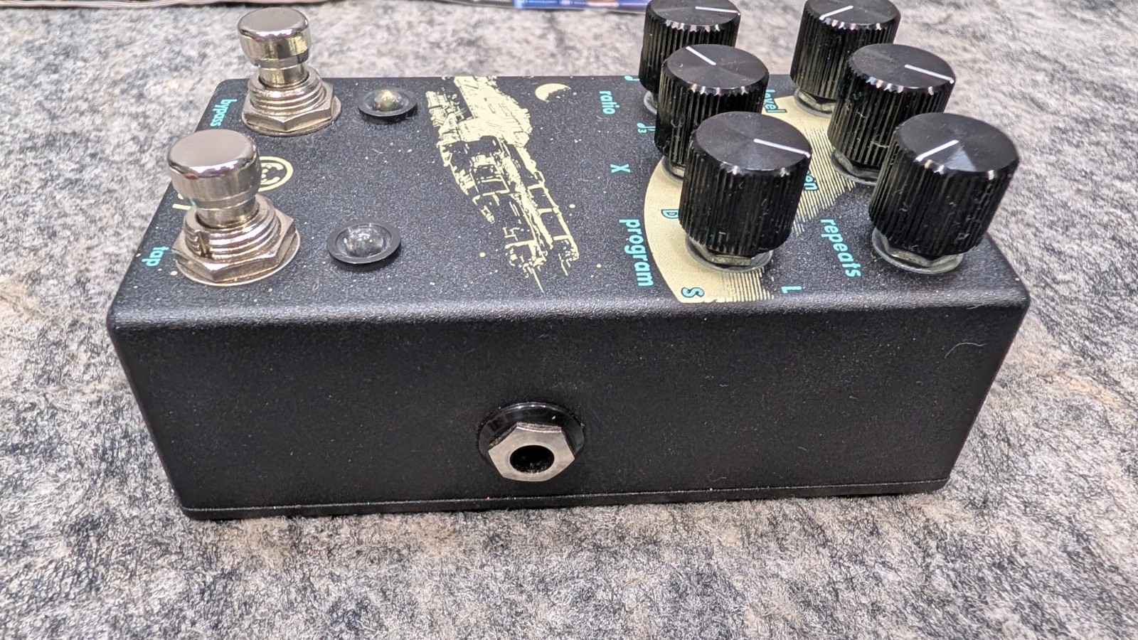 Walrus Audio ARP-87 Digital Delay/Echo Effects Pedal for Guitar & Bass Bundle