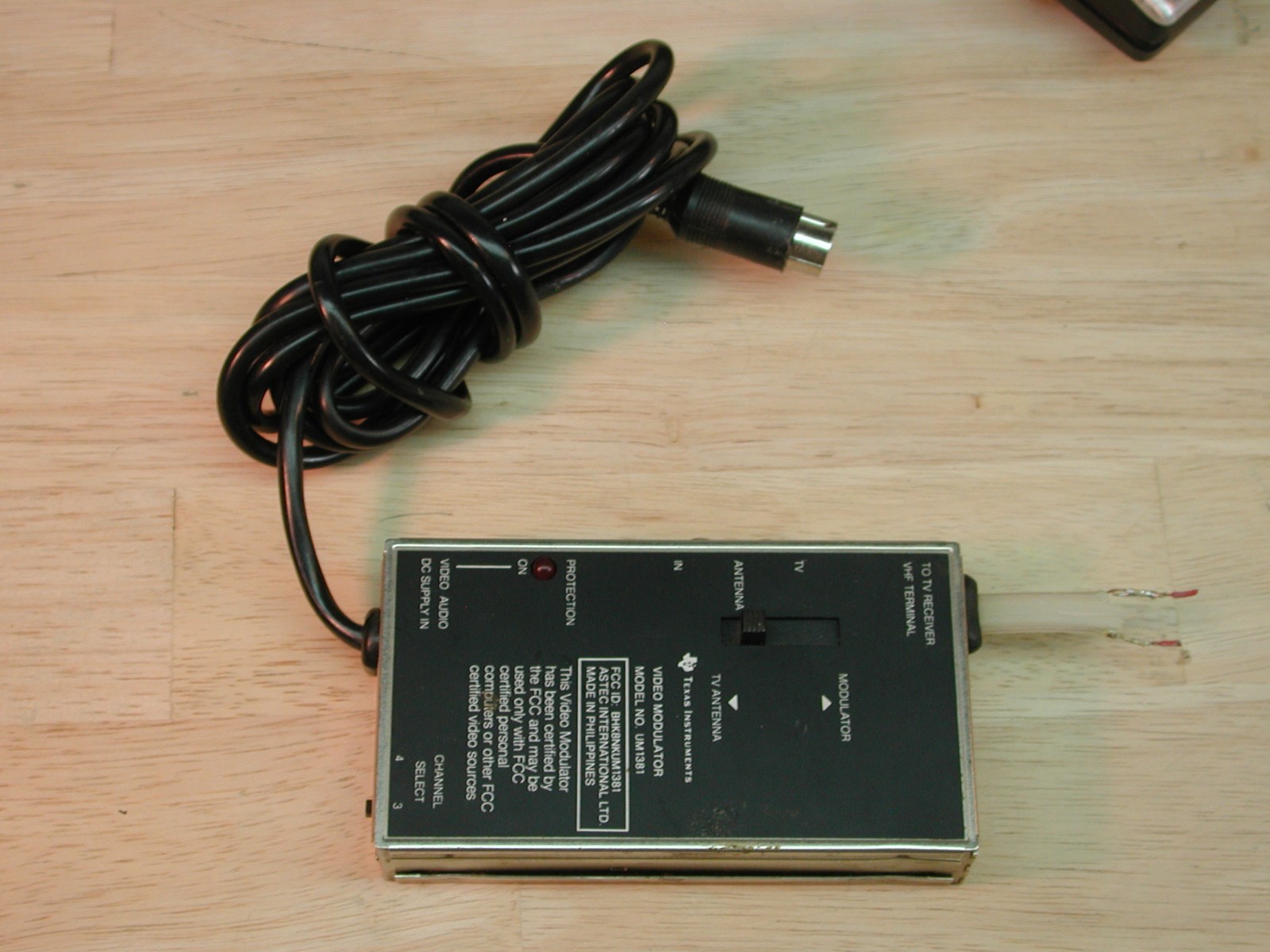 Texas Instruments TI-99/4a - COMPUTER - w/Munch Man game, tested and working!