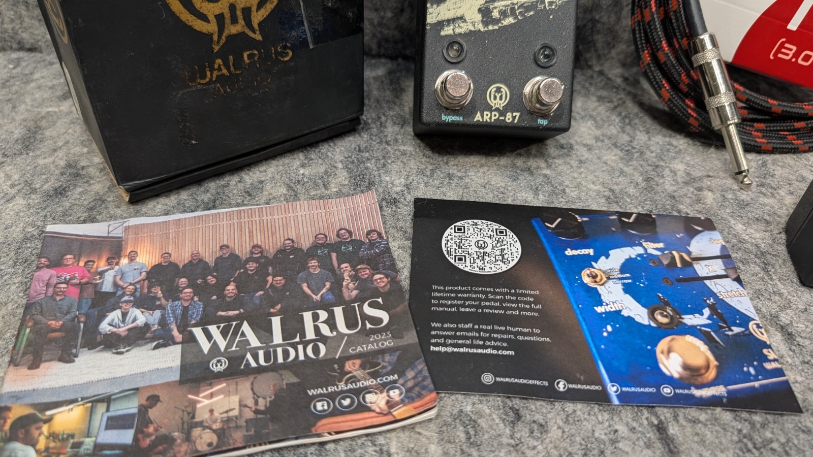 Walrus Audio ARP-87 Digital Delay/Echo Effects Pedal for Guitar & Bass Bundle