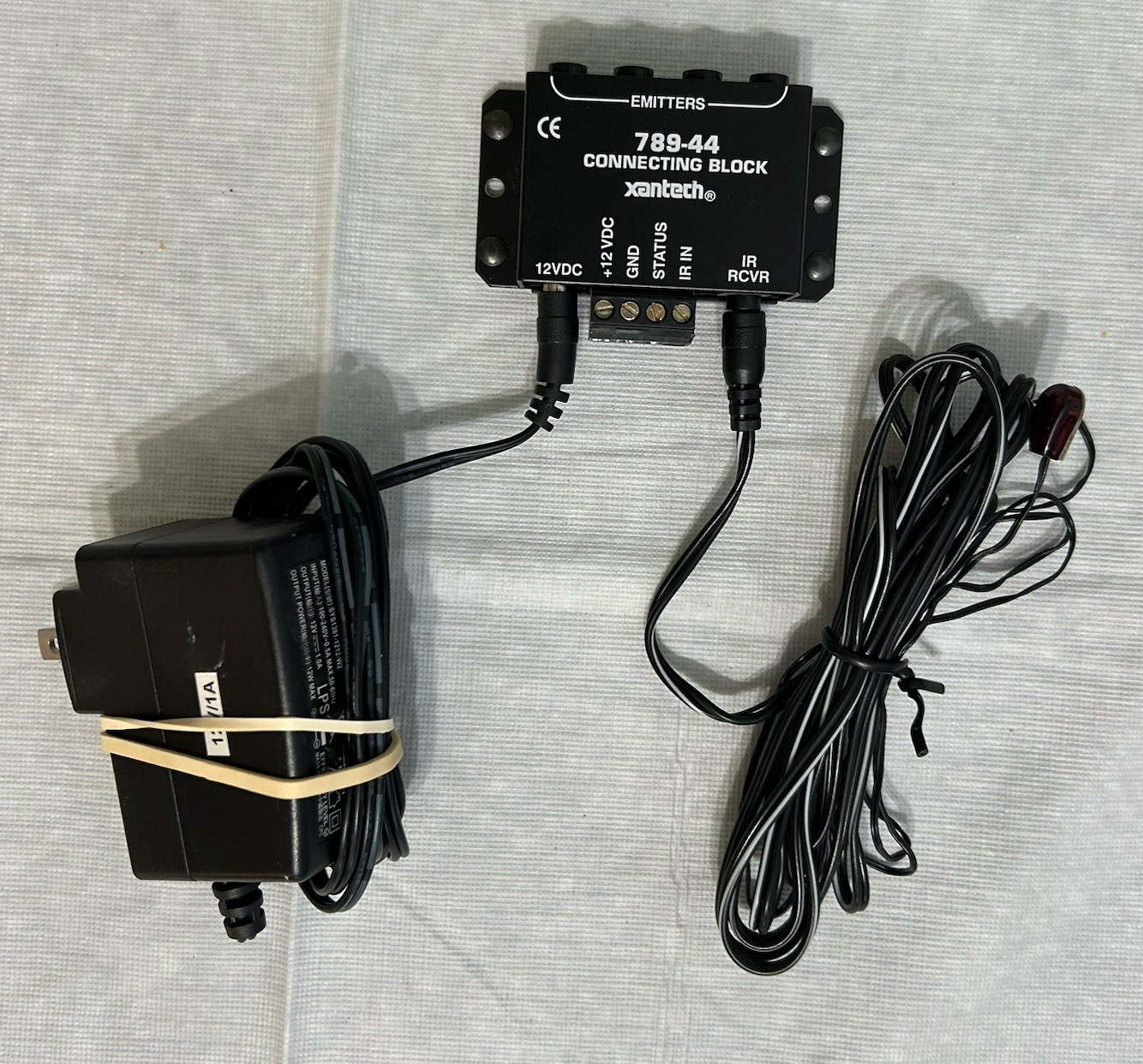 Xantech 789-44 Connecting Block w/ Power Adapter & IR Receiver