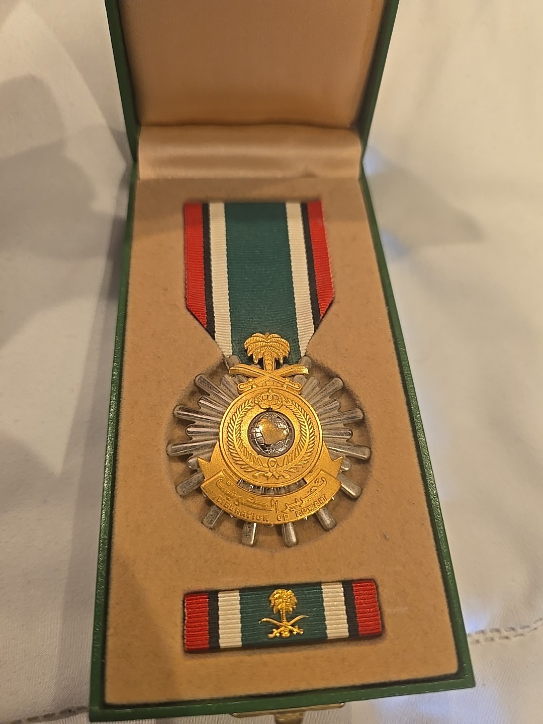 Kingdom of Saudi Arabia Liberation of Kuwait 1991 Medal Dress Ribbon Set E2