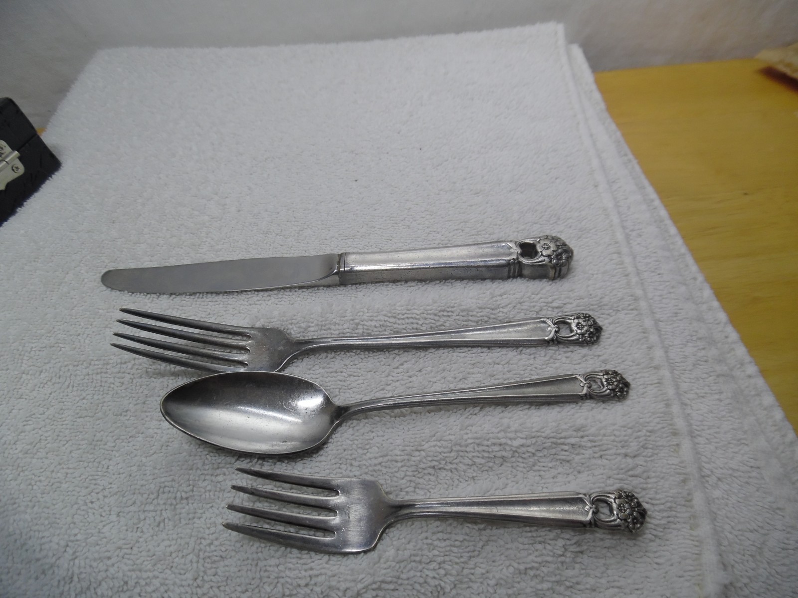 CHILDRENS CUTLERY SET, 4 PIECES, ETERNALLY YOURS ROGERS BROS. 1847, IS