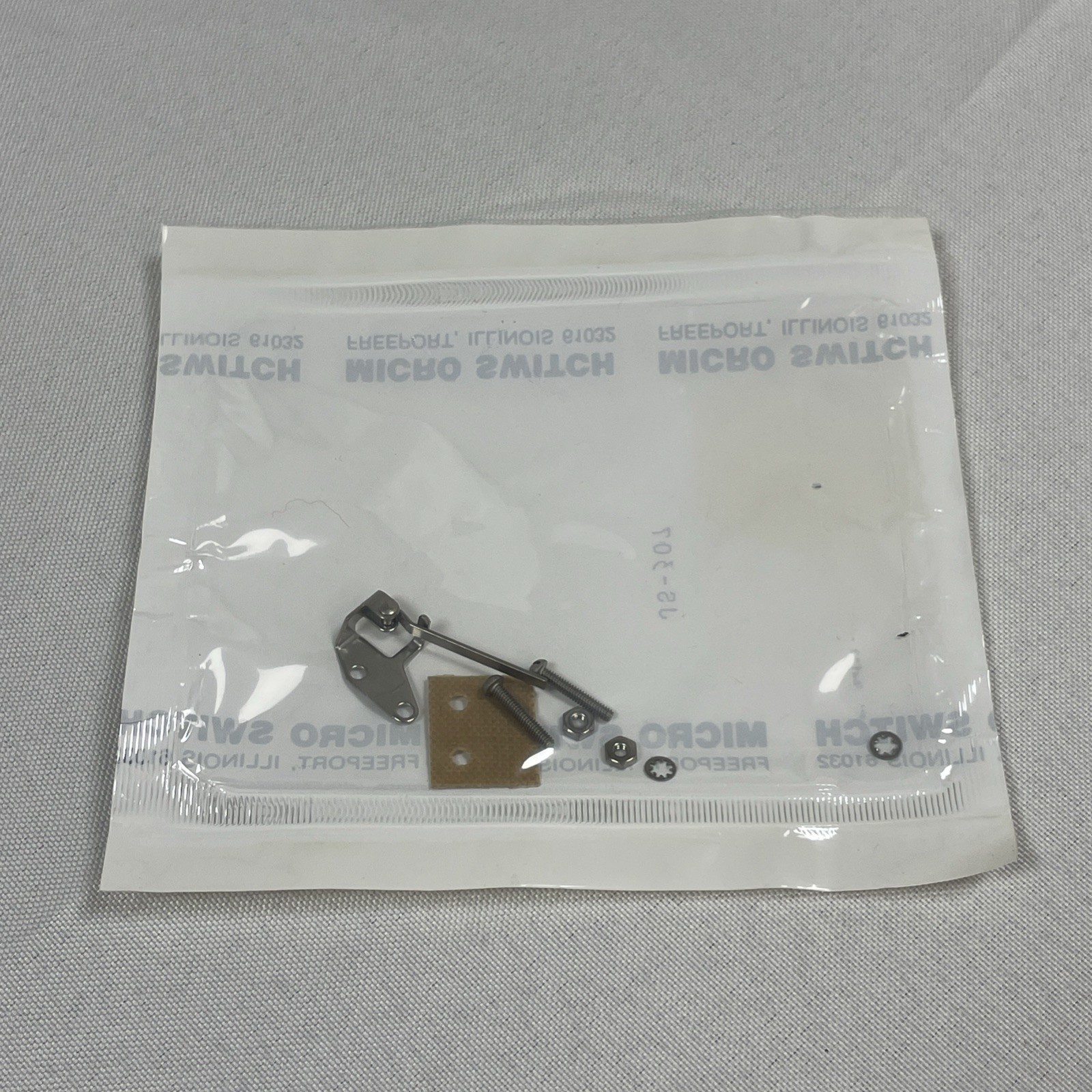 Lot of 37 Honeywell Micro Switch JS-307