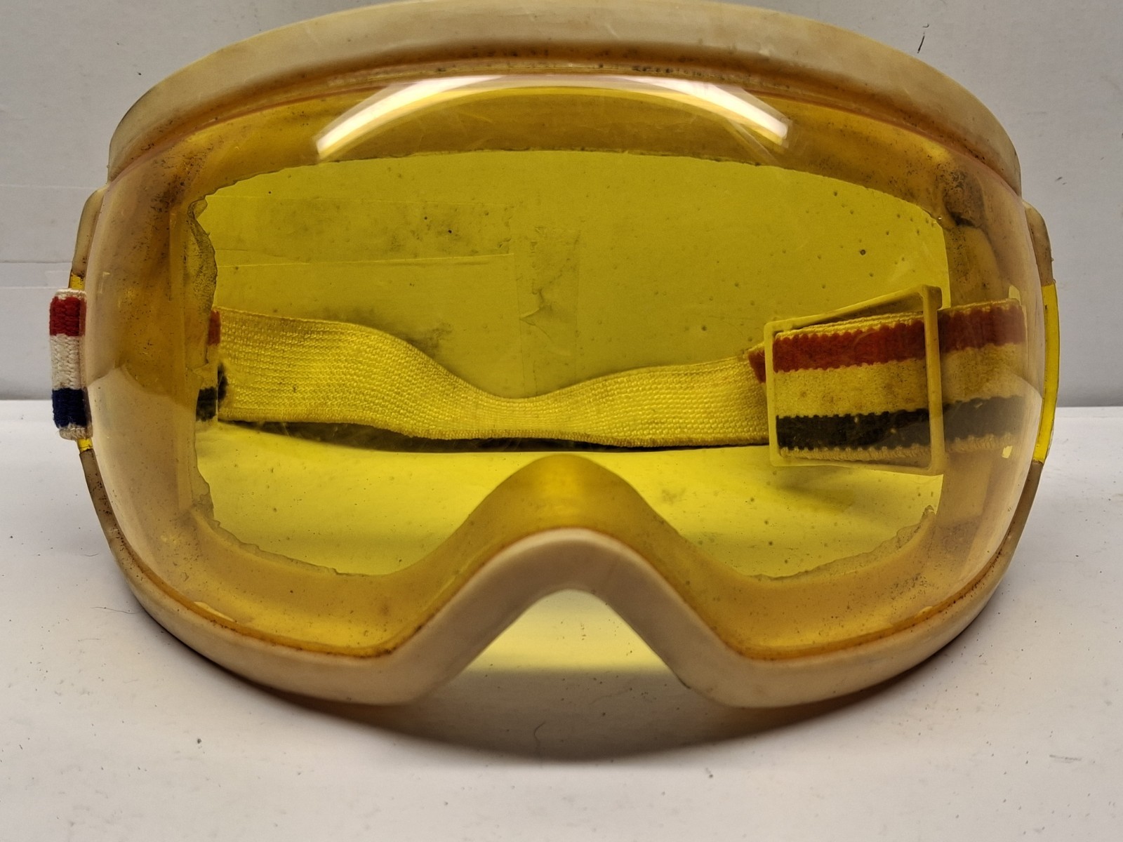 Vintage Foster Grant Yellow lens Ski Googles Red White Blue Strap Snowboard