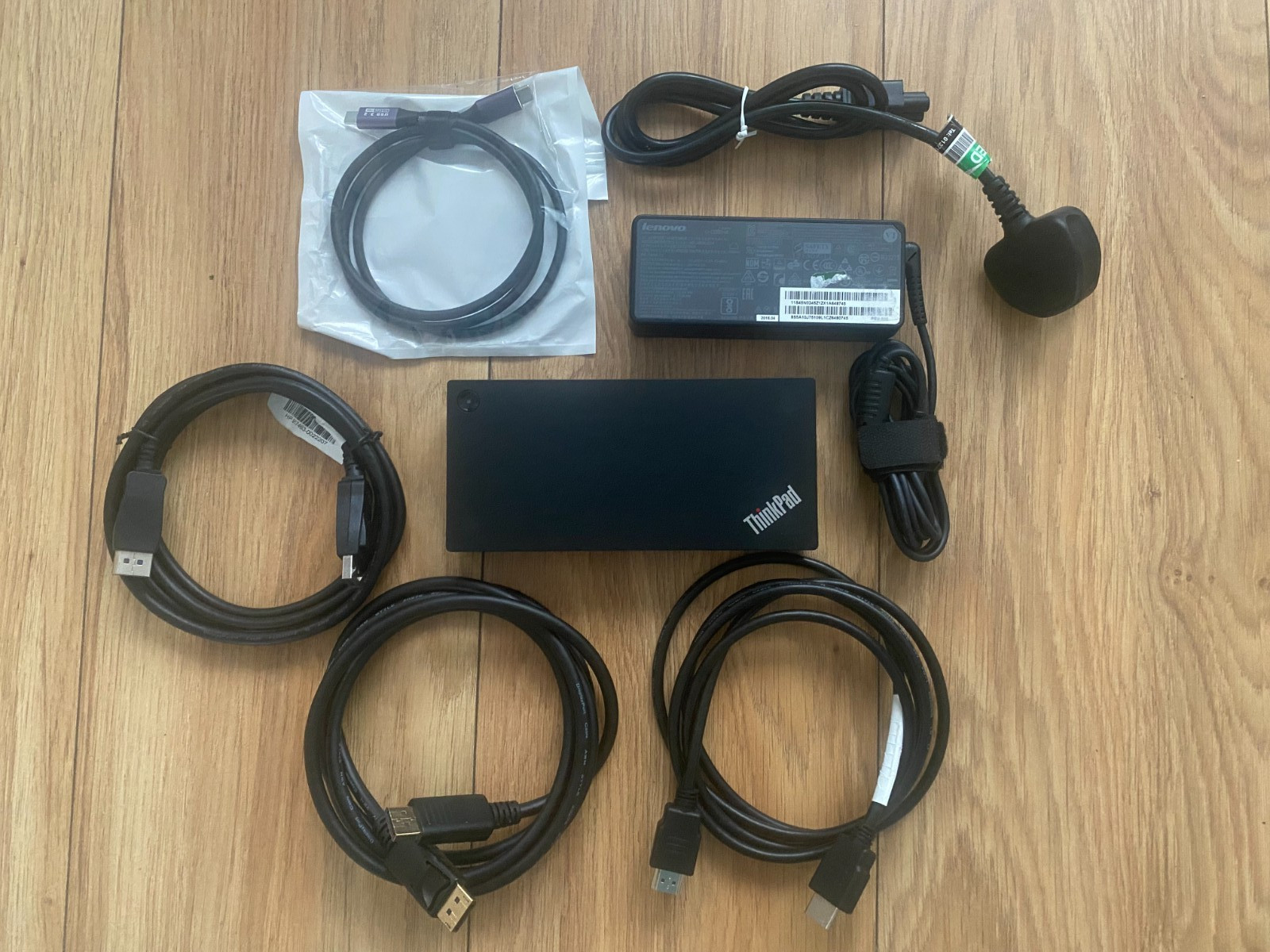 Lenovo ThinkPad Universal USB-C Dock v2 Type 40B7 with 90W PSU  MINT CONDITION