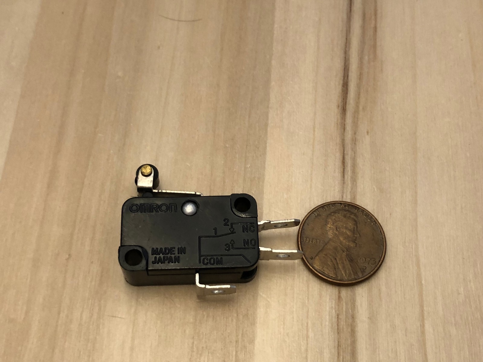 10 Pieces Black V-155-1C25 MICRO SWITCH SPDT HINGE ROLLER LEVER 15A B21 C19