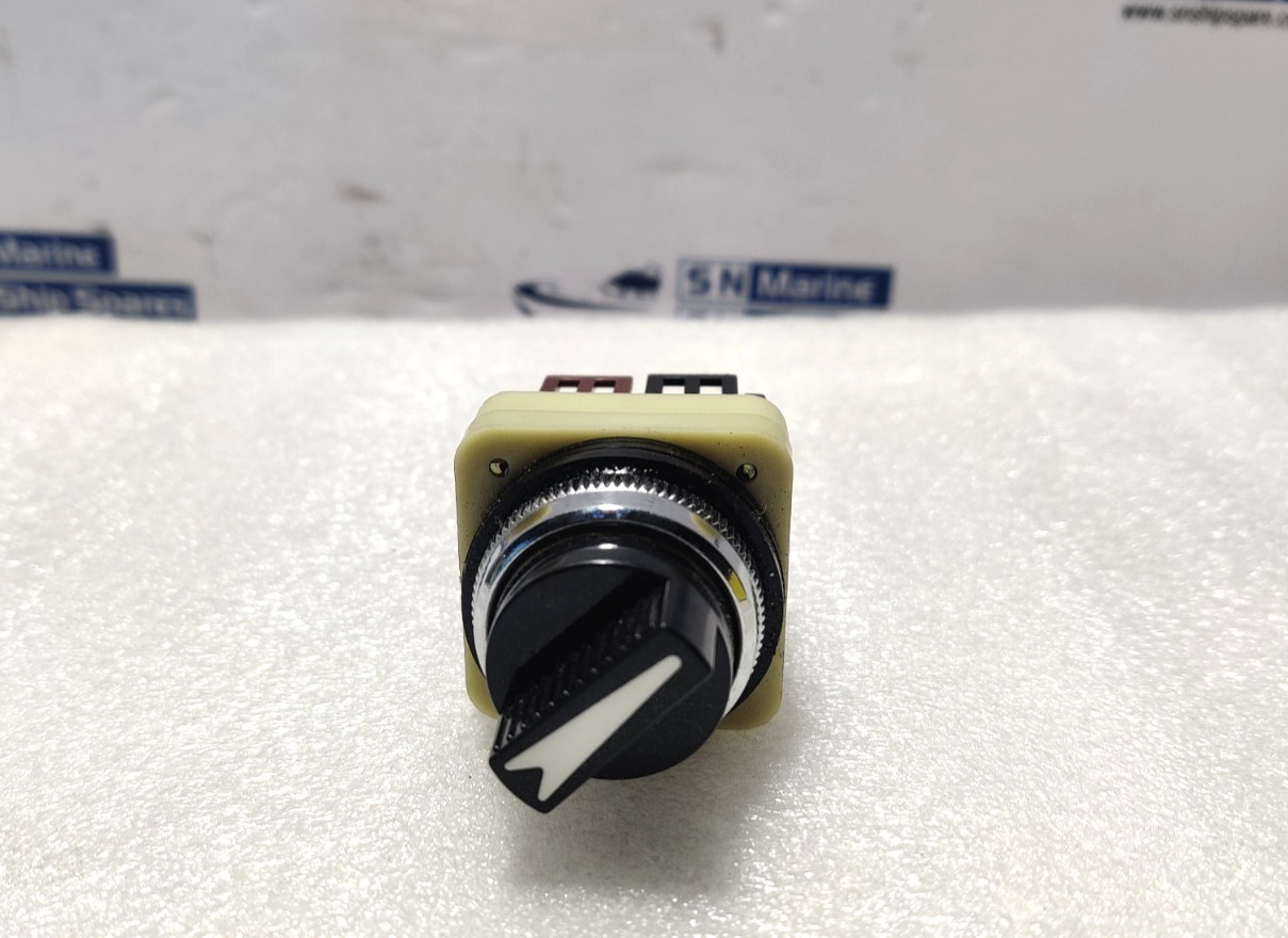 Fuji Electric AH30-P2 Command Selector Switch 250V6A AH30P2B11