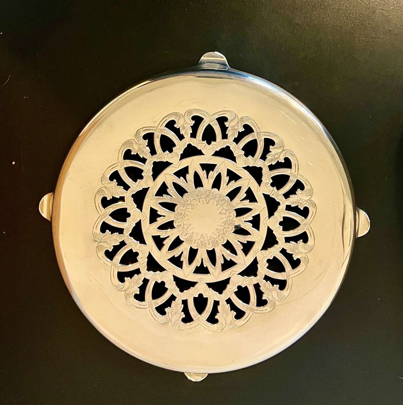 Vintage Wm Rogers & Son Silverplate Footed Trivet 2077 8"