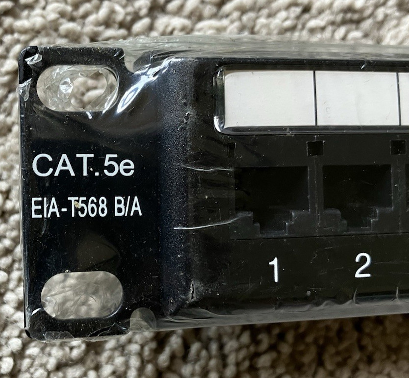Cat5e 24 Port Patch Panel Rack Mount - Wire Management RJ45 EIA-T568 B/A EMPP24E