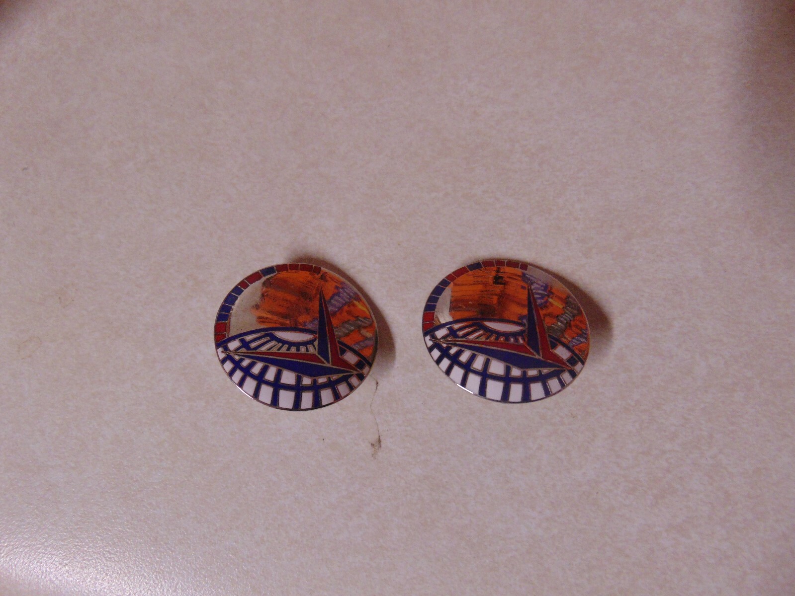 MILITARY SET OF 2 US DI INSIGNIA CRESTS UNSURE WORLD GLOBE
