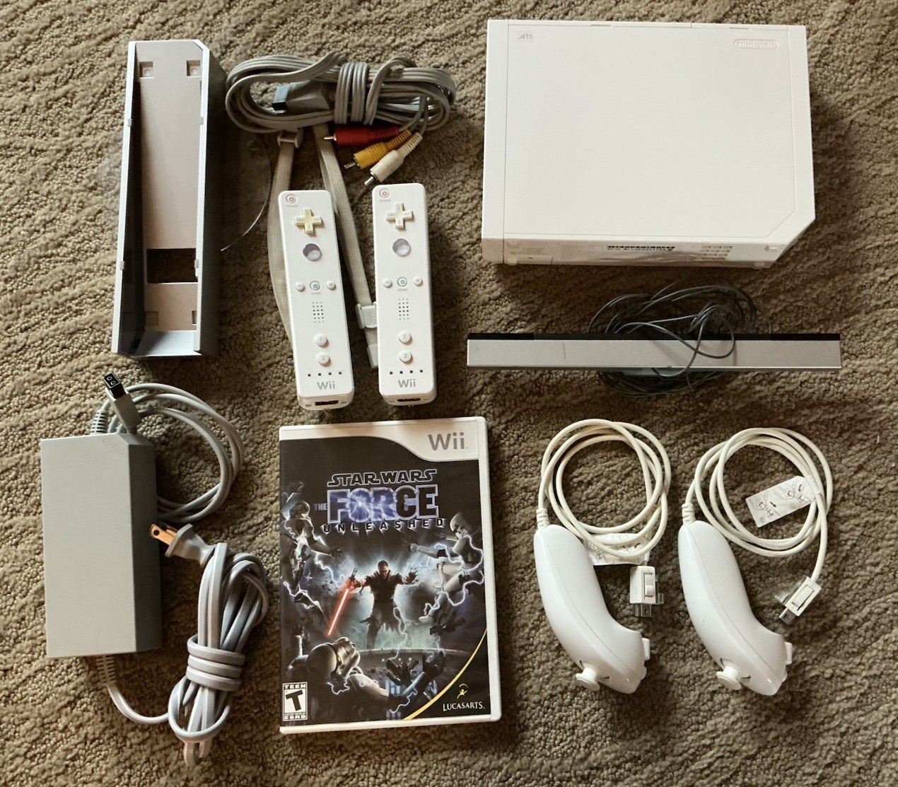 Nintendo Wii Console White USA Model Bundled w/Cables & Controllers + Game