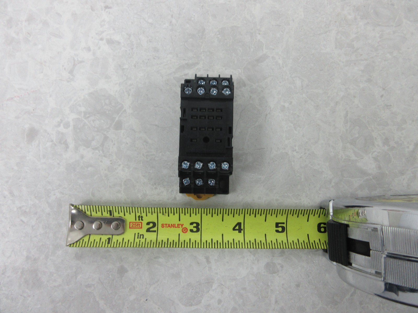 OMRON PYFZ-14-E RELAY BASE, XA0109
