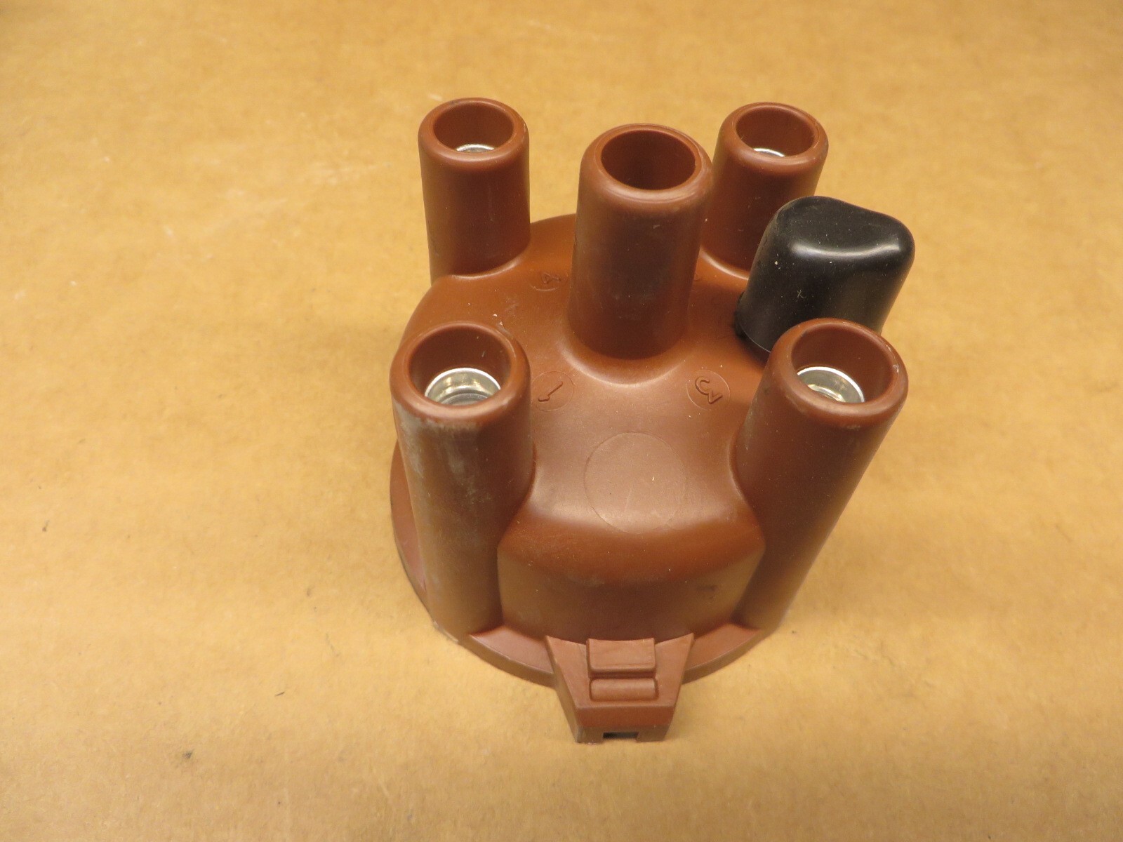 DISTRIBUTOR CAP # JA926 vintage new N O S fits GEO TRACKER, SUZUKI, TOYOTA