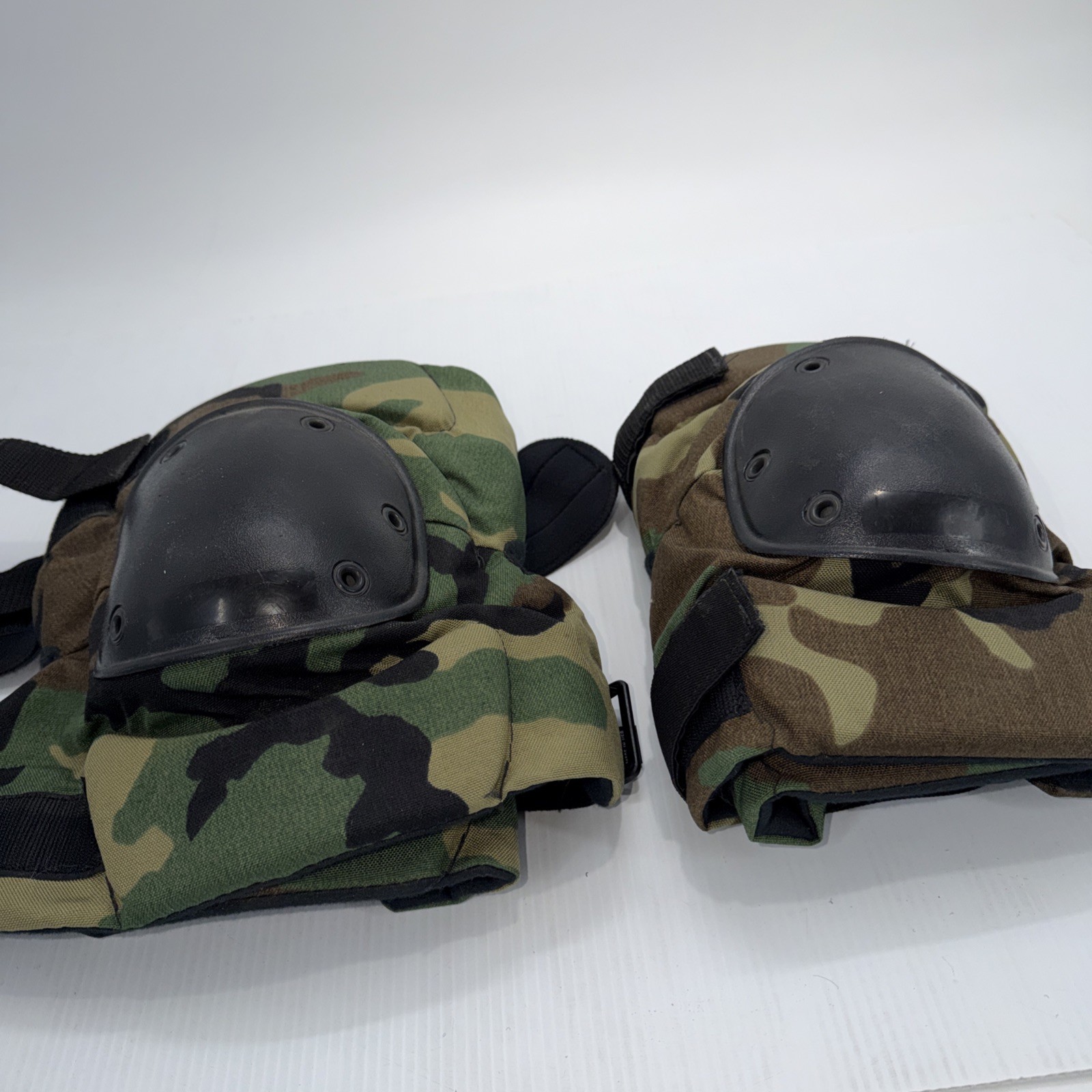 Byan’s Protective Equipment Knee Pads L Bryan’s 1-800-511-4647{P}