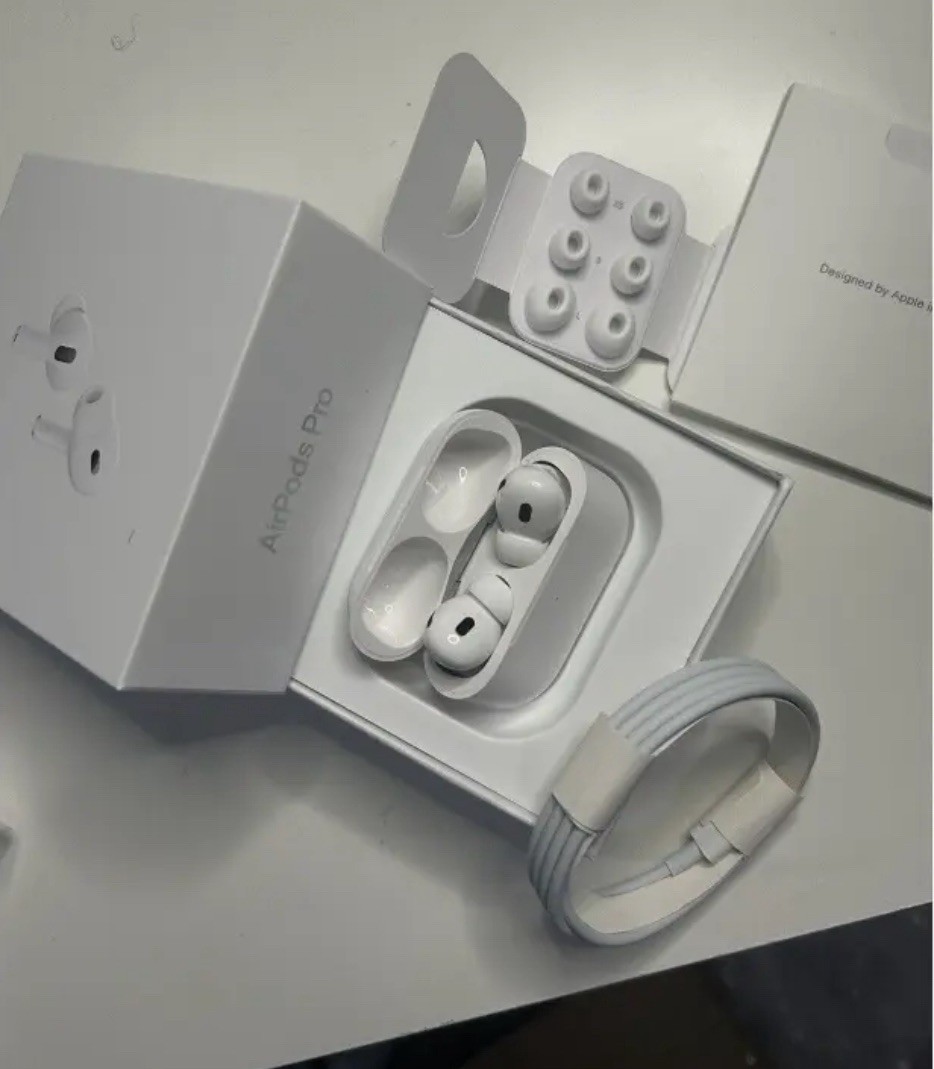 AirPods Pro (2nd Generation) USB-C Magsafe Charging Case Replacement A2968