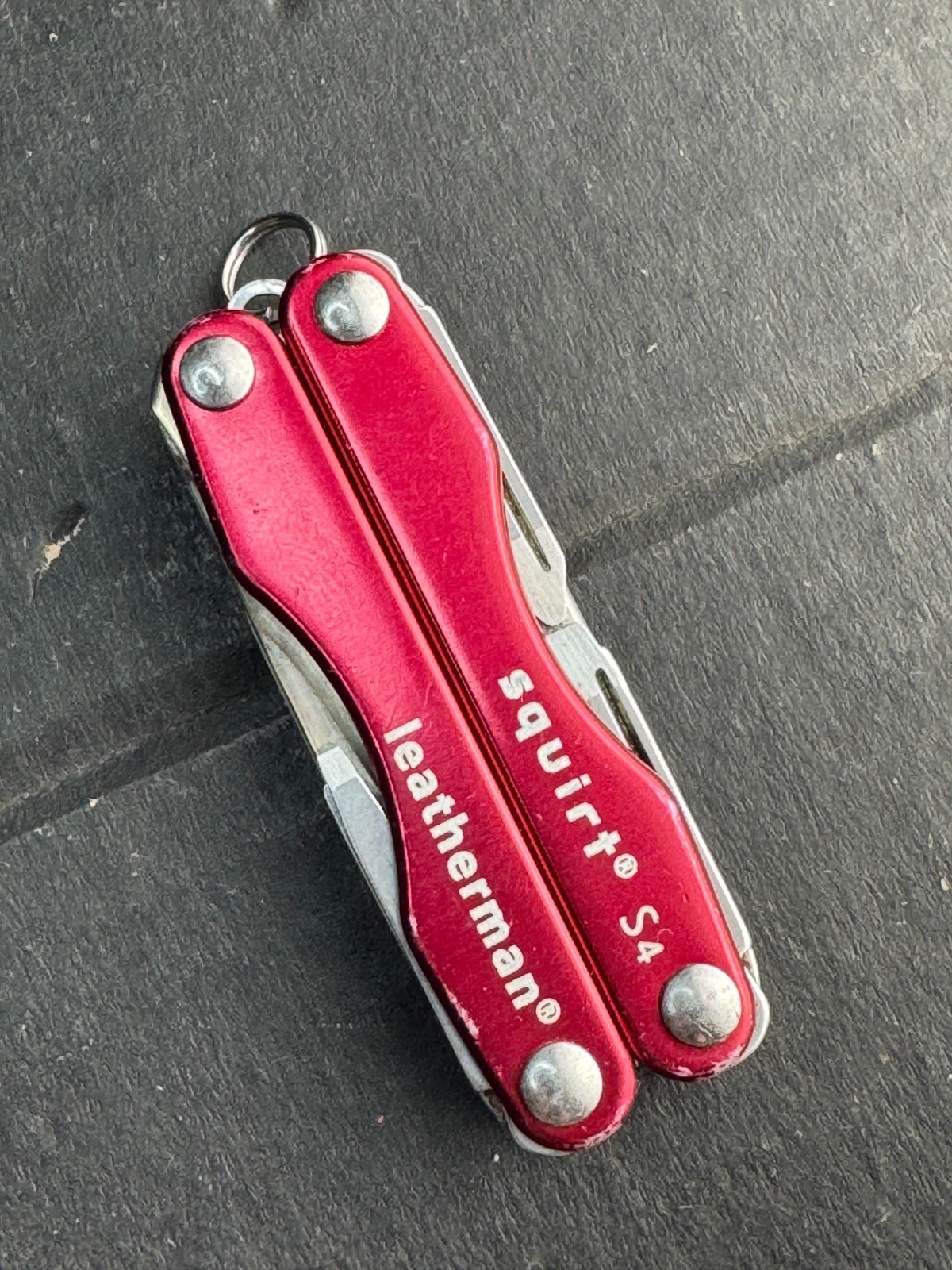 Leatherman Squirt S4 Stainless Steel Multitool Keychain - red
