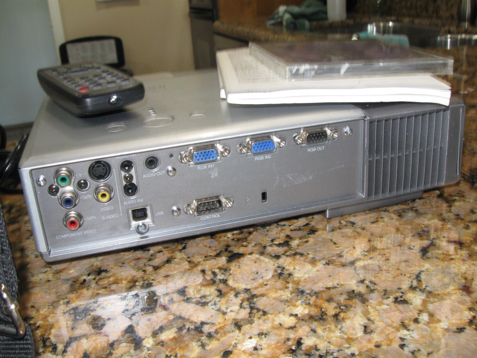 Hitachi CP-X345 LCD Projector
