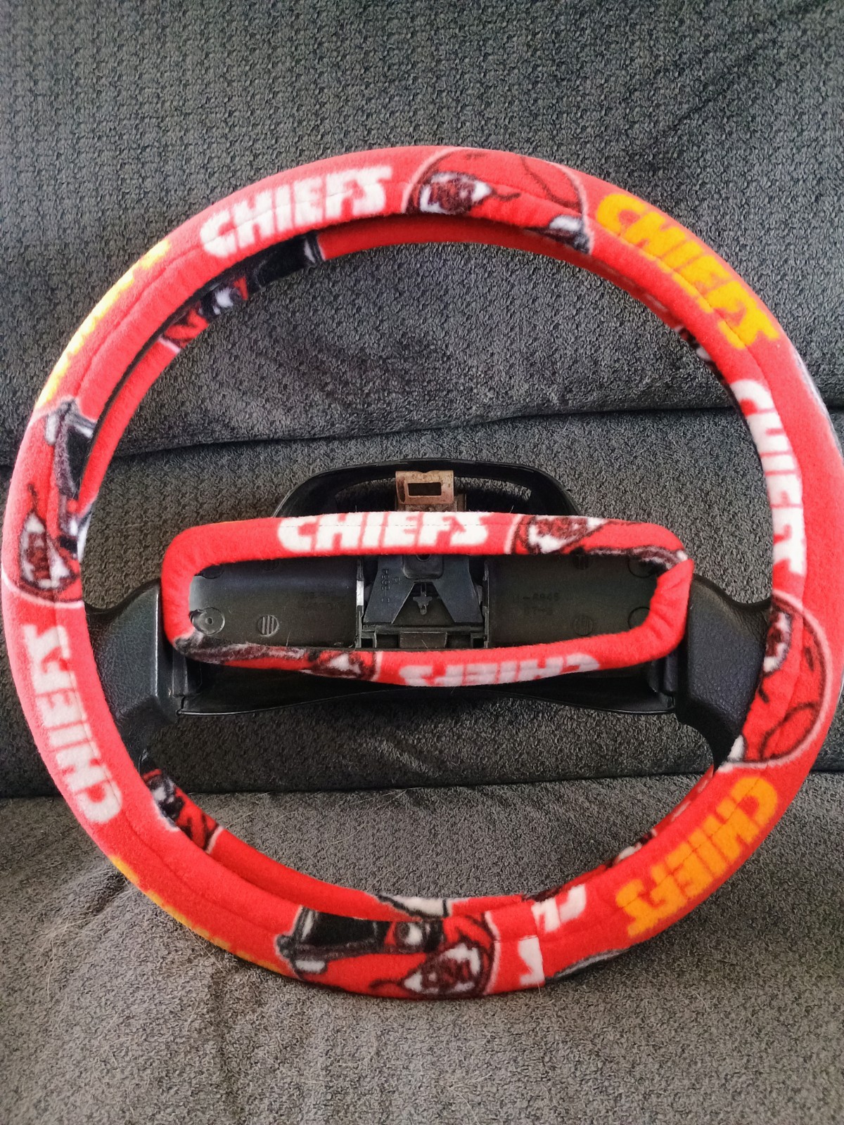 KANSAS CITY CHIEFS FLEECE STEERING WHEEL & REAR VIEW MIRROR SET