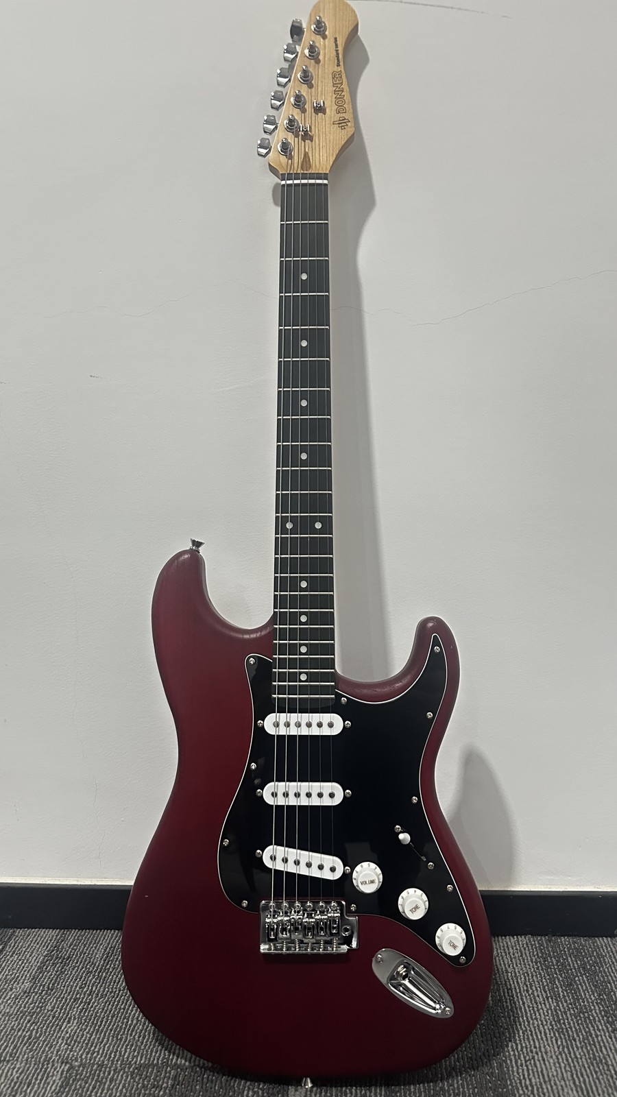 🎸 Donner DST-80 Electric Guitar Bundle + Amplifier Gig Bag & Accessories | Red
