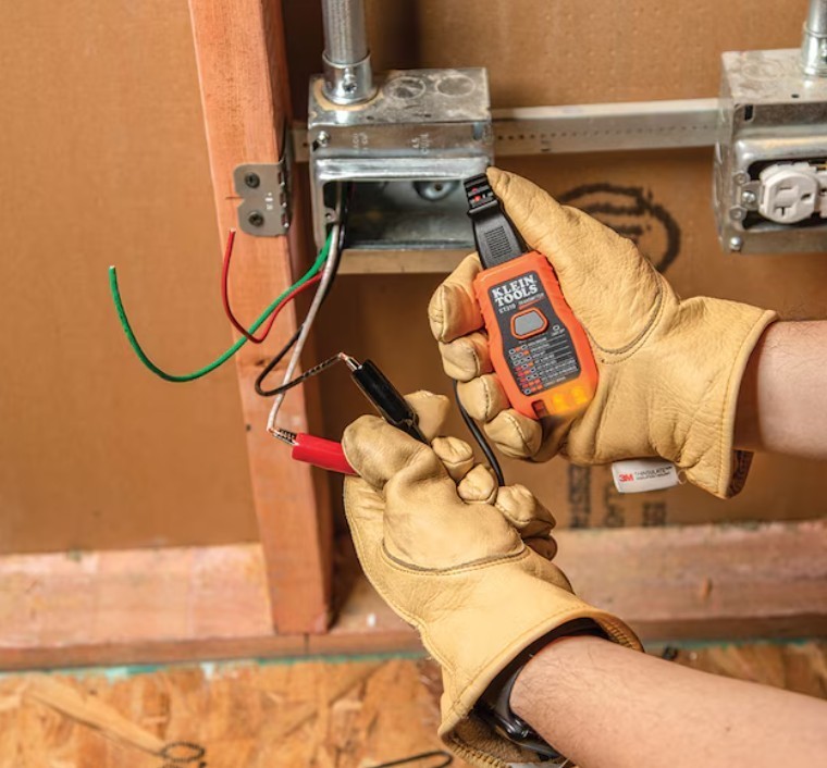 Klein Tools Circuit Breaker Finder Kit